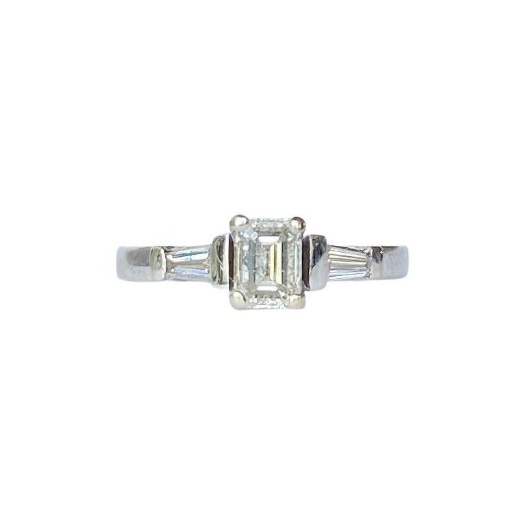 Solitär-Ring mit Diamant und 18 Karat Weißgold im Angebot