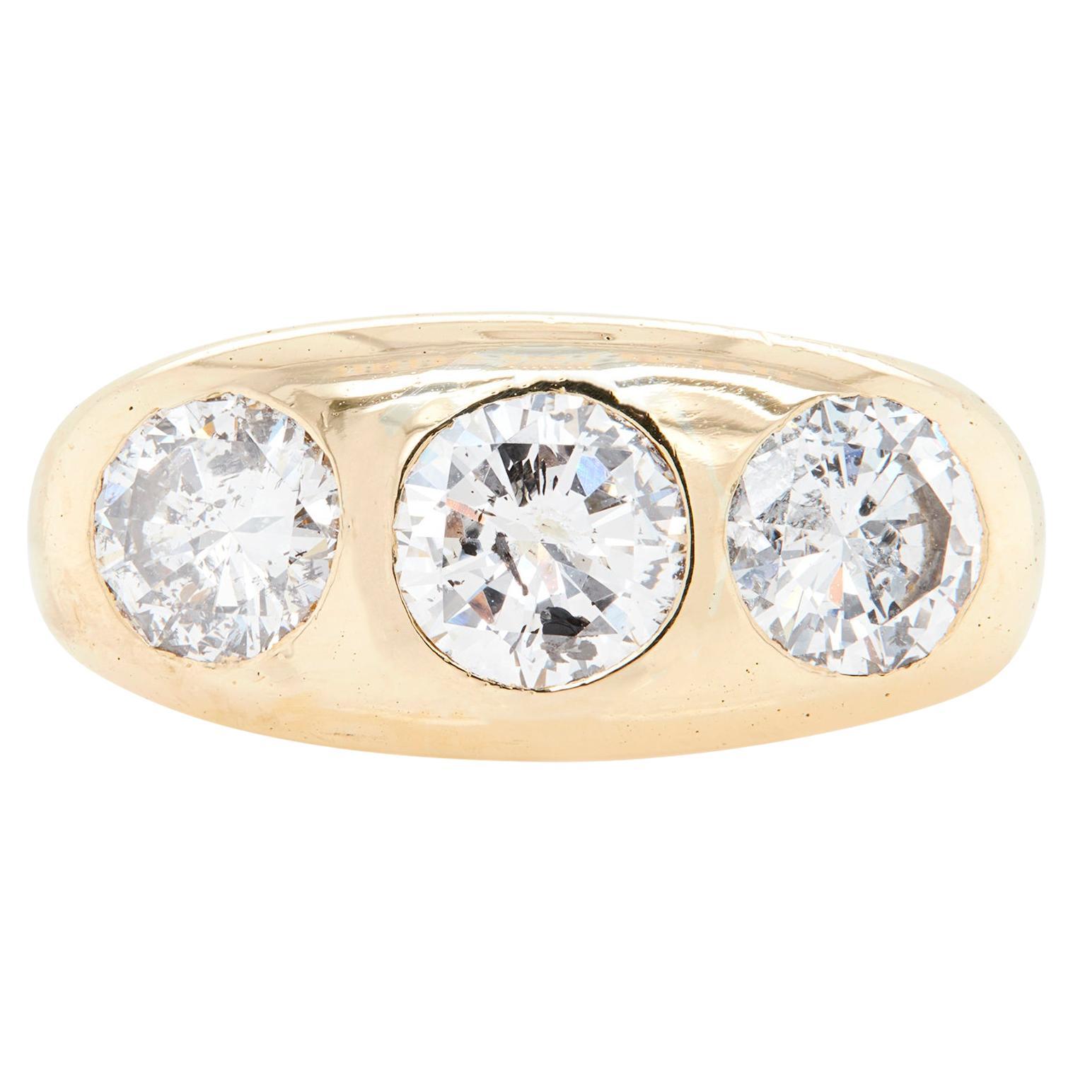 Vintage Diamond and 18 Carat Yellow Gold Three-Stone Gents Ring en venta