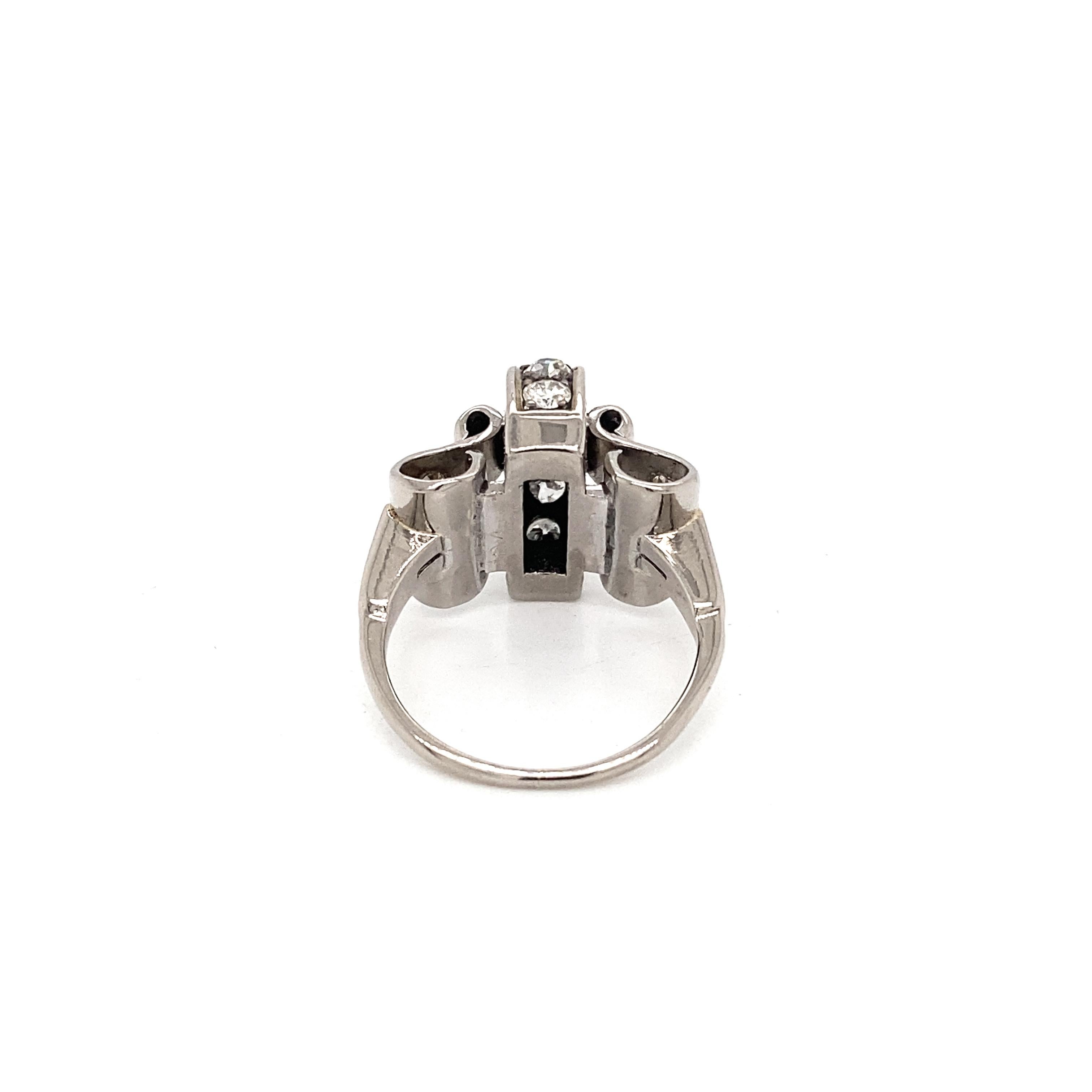 Vintage Diamond and 18ct White Gold Retro Fancy Cocktail Ring In Good Condition For Sale In London, GB
