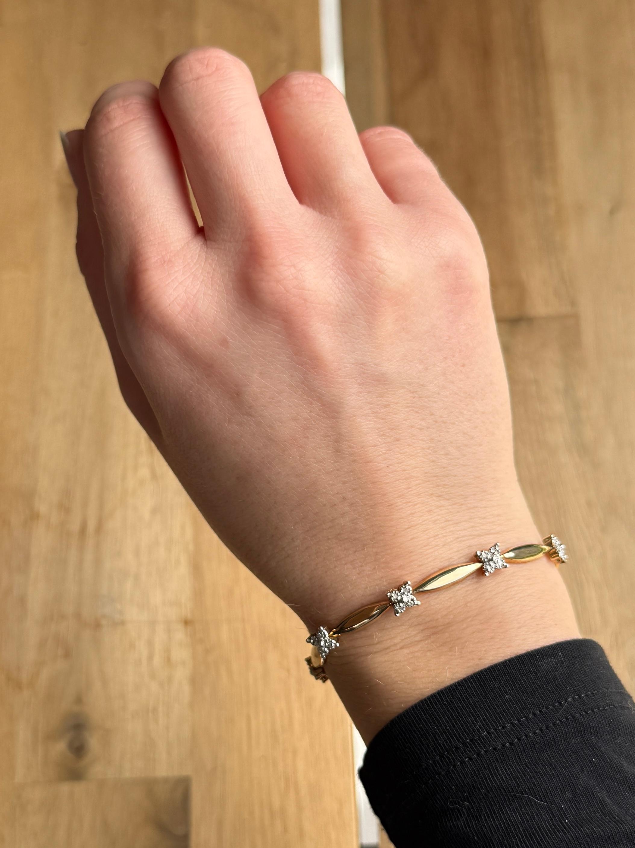 This lovely 9 carat gold bracelet is set with 10 clusters of diamonds. Each cluster holds a total of 8pts. 

Length: 19.5cm
Link Width: 20mm
Cluster Diameter: 5mm 

Weight: 8.3g