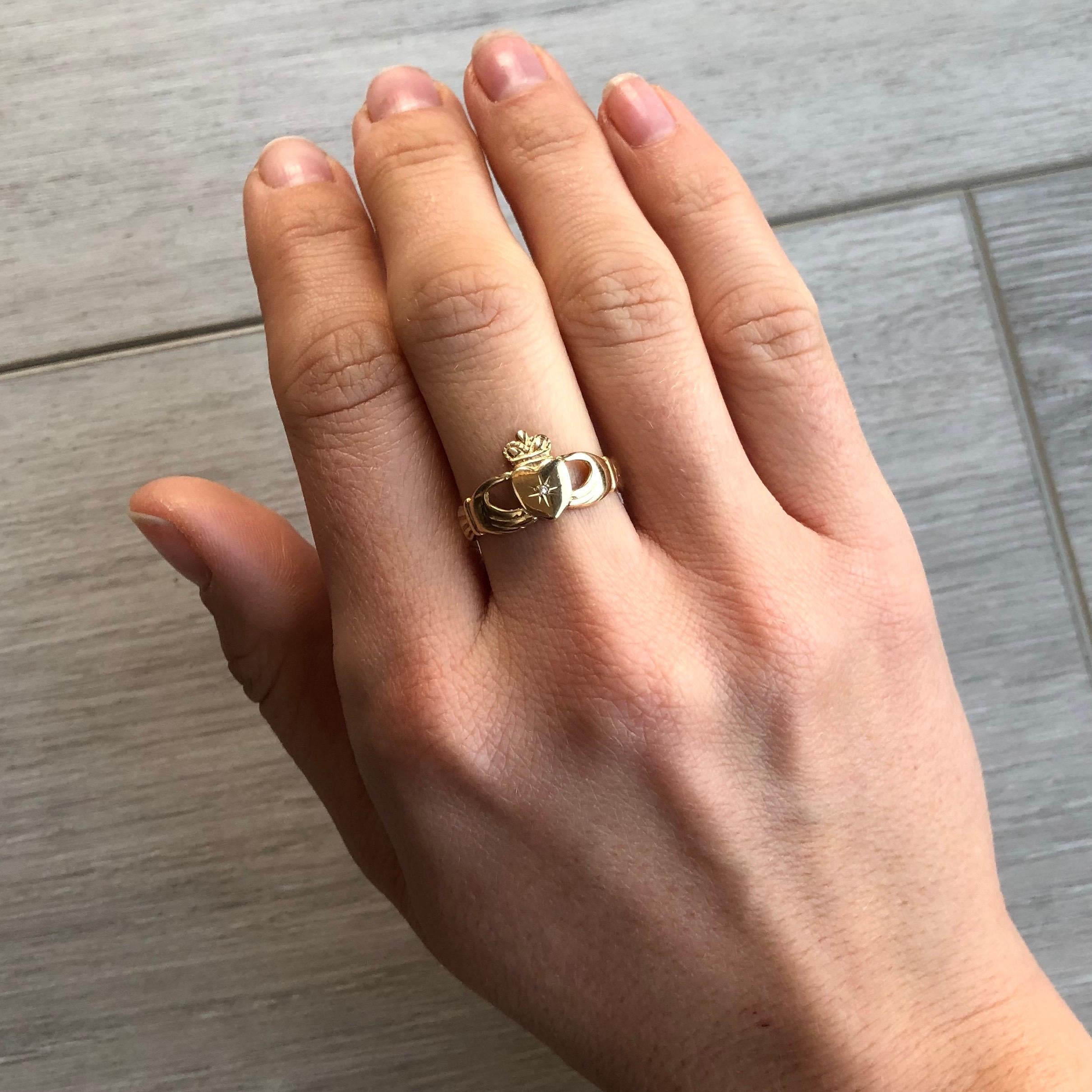 gold claddagh ring with diamond