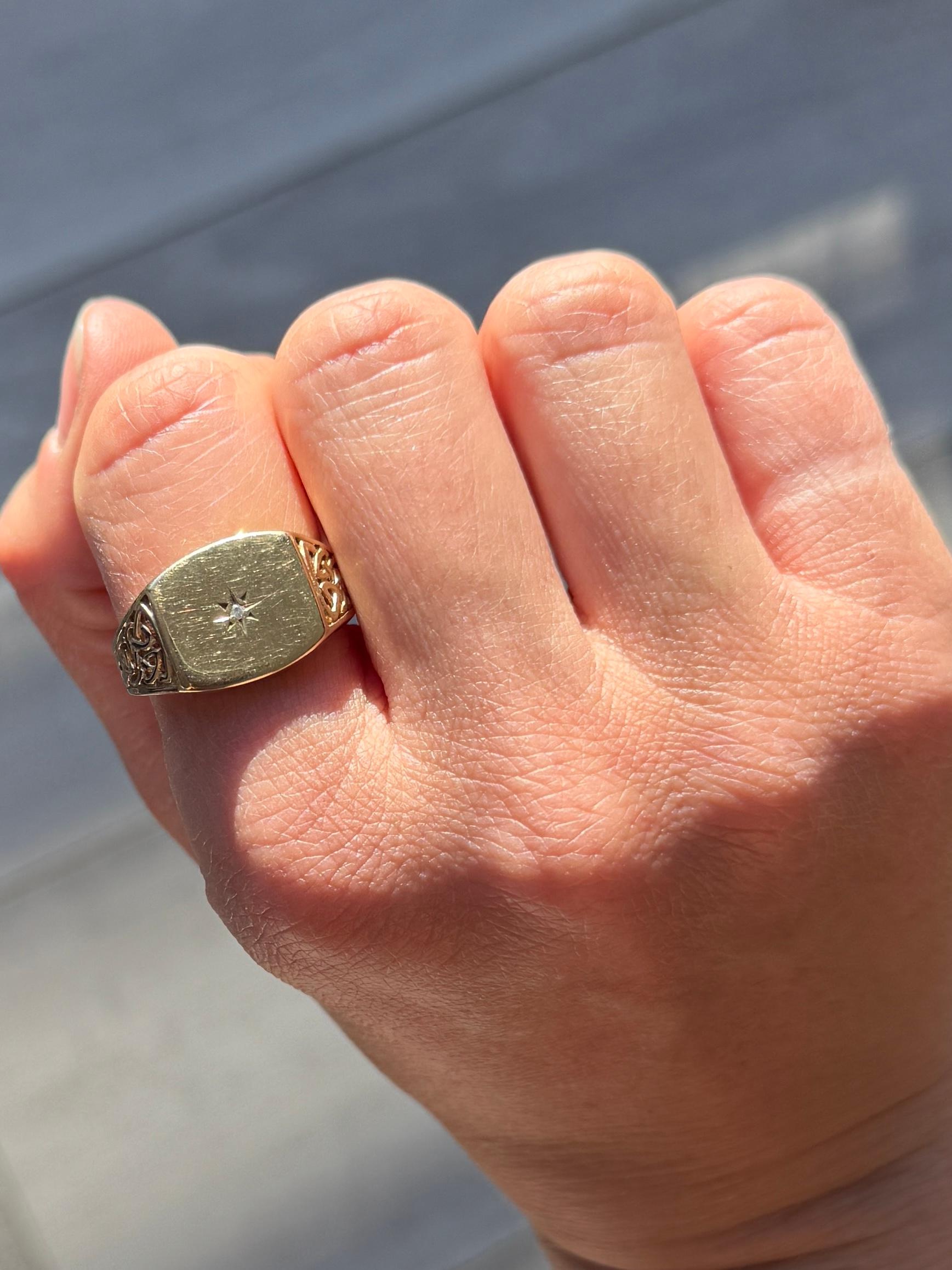 Round Cut Vintage Diamond and 9 Carat Gold Signet Ring For Sale