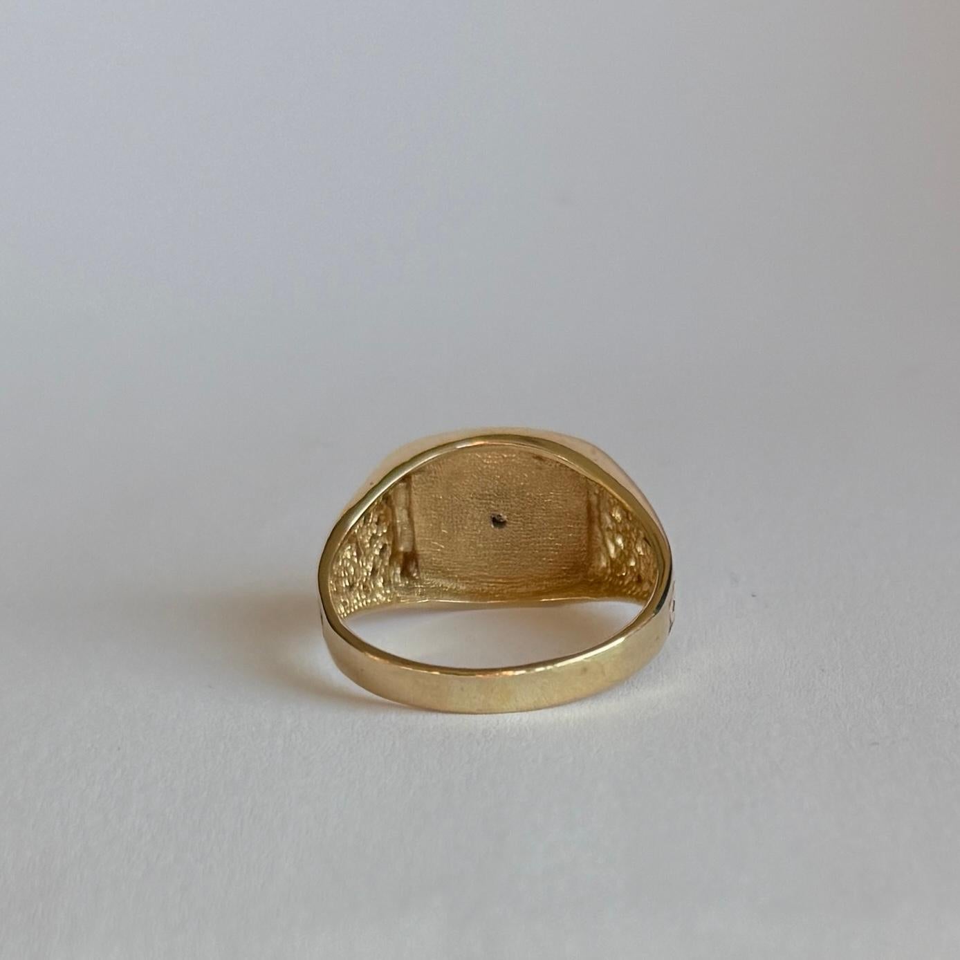Vintage Diamond and 9 Carat Gold Signet Ring In Good Condition For Sale In Chipping Campden, GB