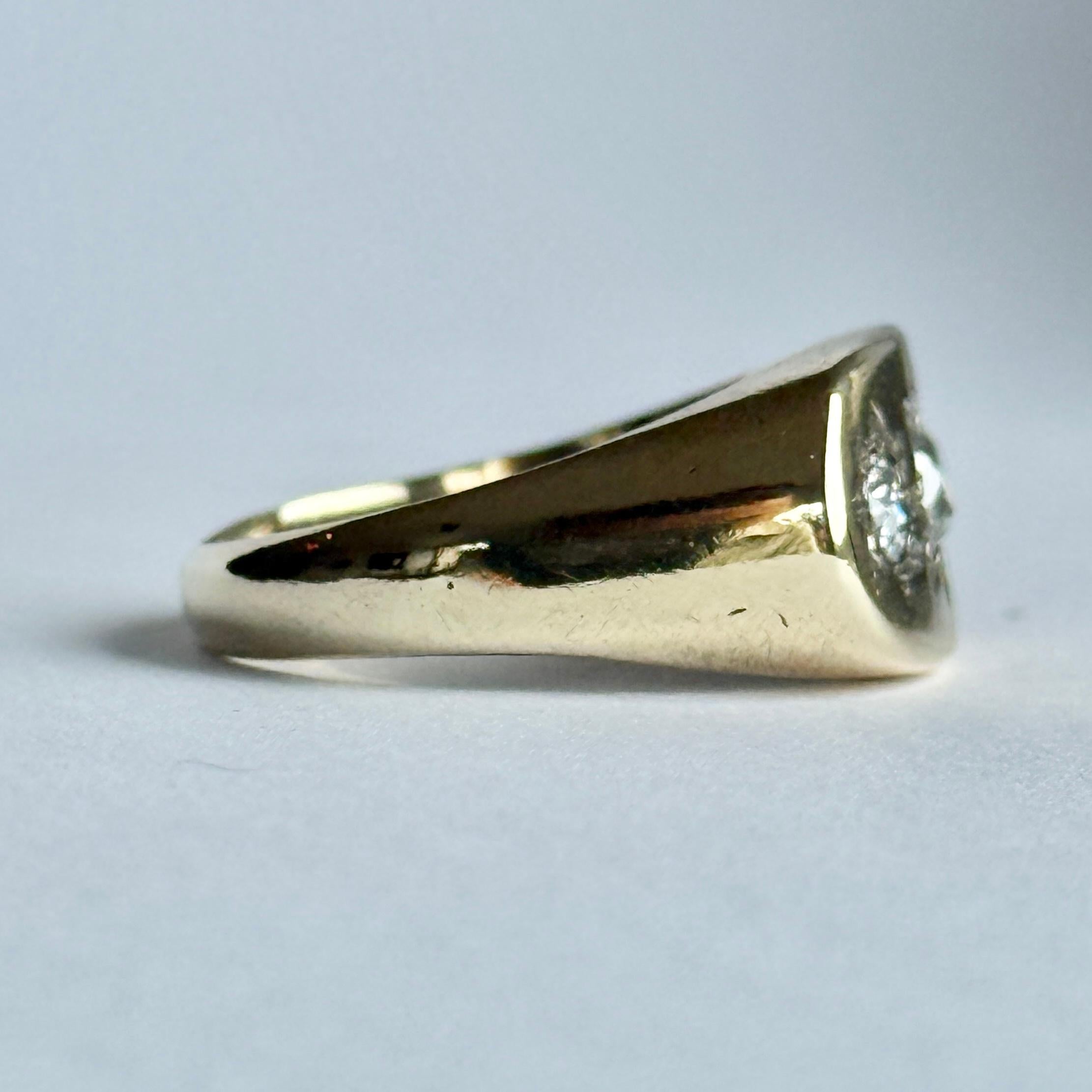 Round Cut Vintage Diamond and 9 Carat Gold Three-Stone Star Setting Ring For Sale