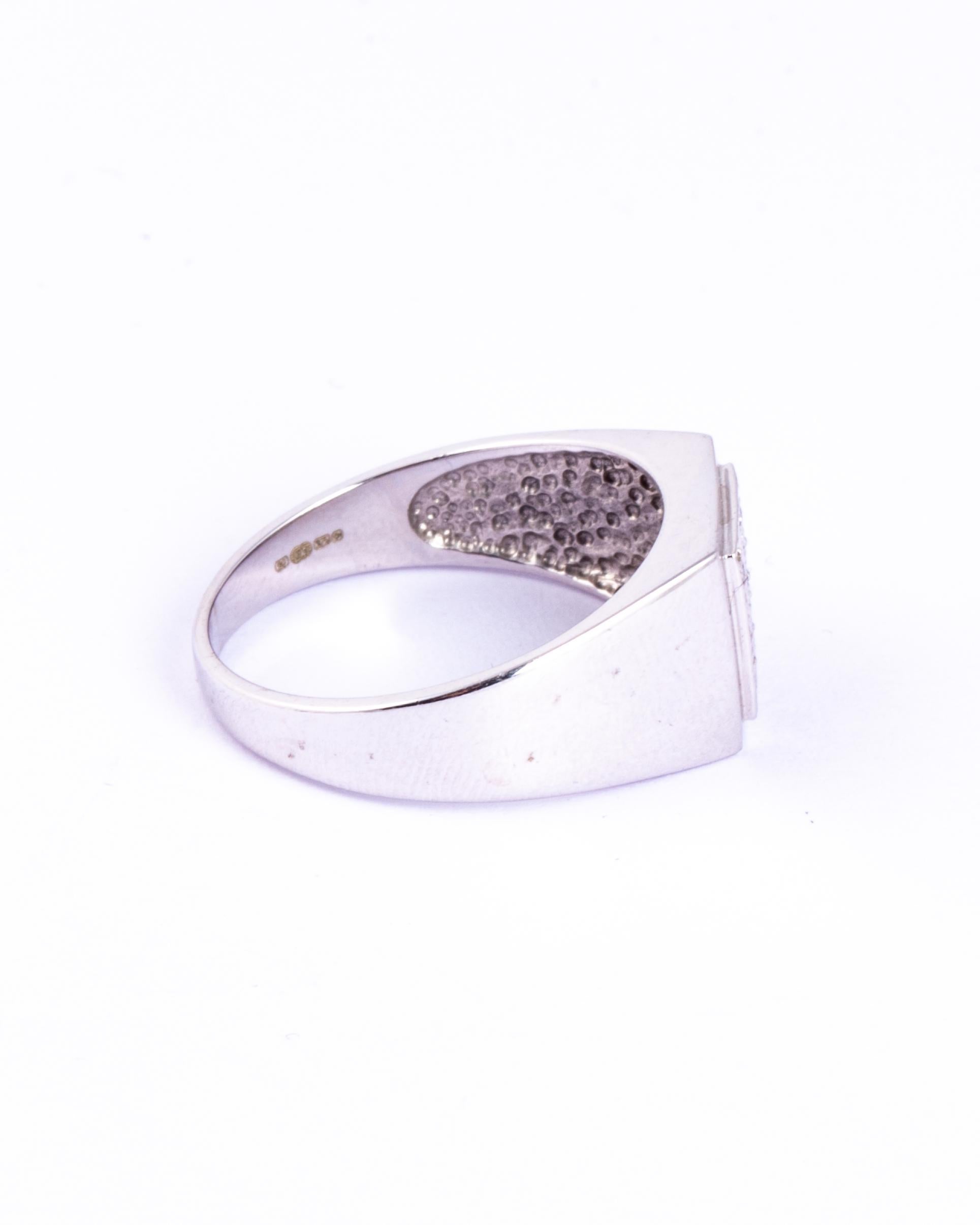 Anillo de sello vintage de diamantes y oro blanco de 9 quilates Moderno en venta