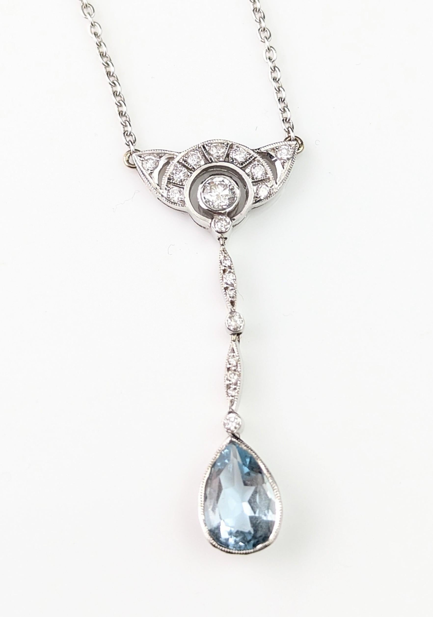 Vintage Diamond and Aquamarine pendant, 18k white gold For Sale 4