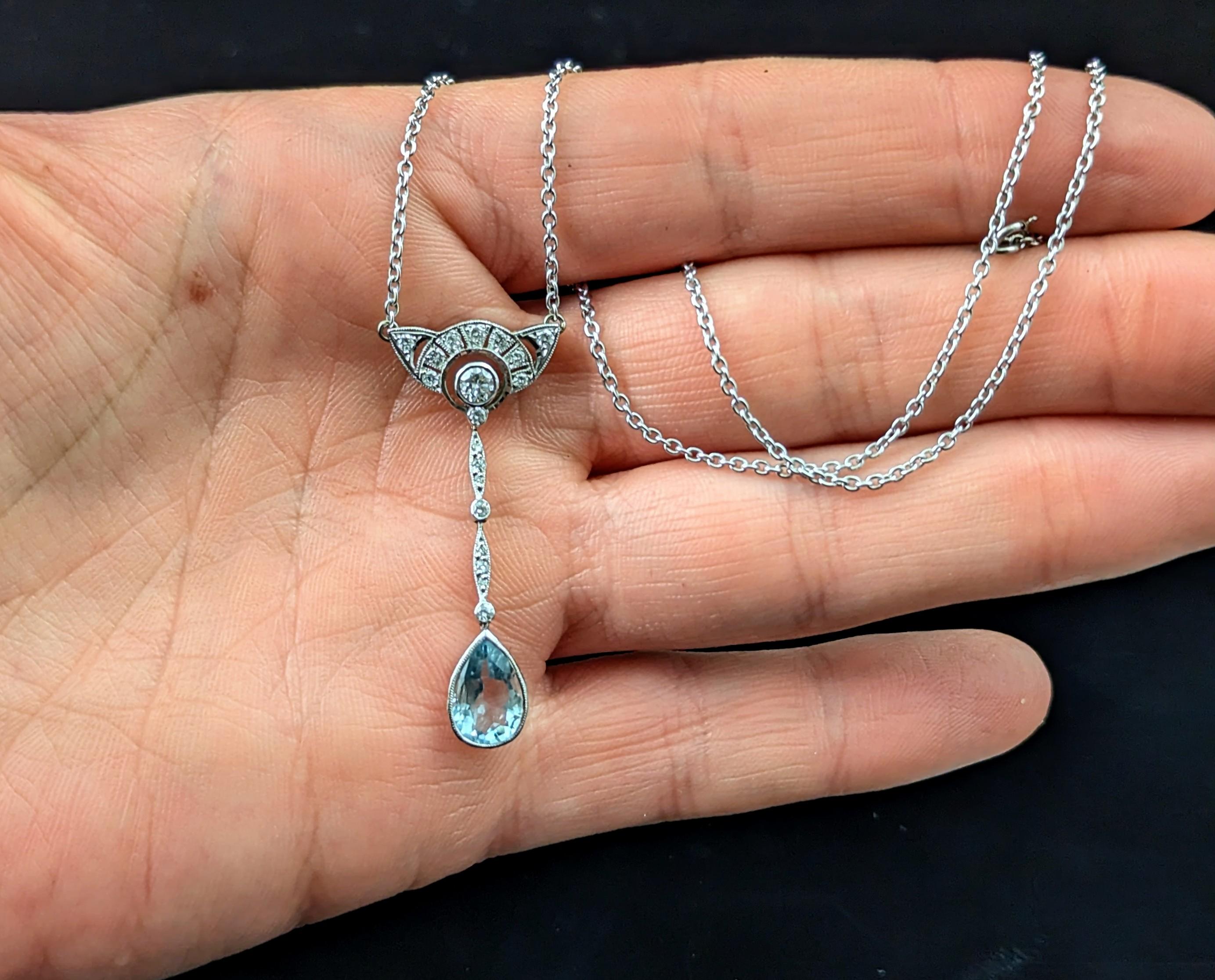Vintage Diamond and Aquamarine pendant, 18k white gold For Sale 7