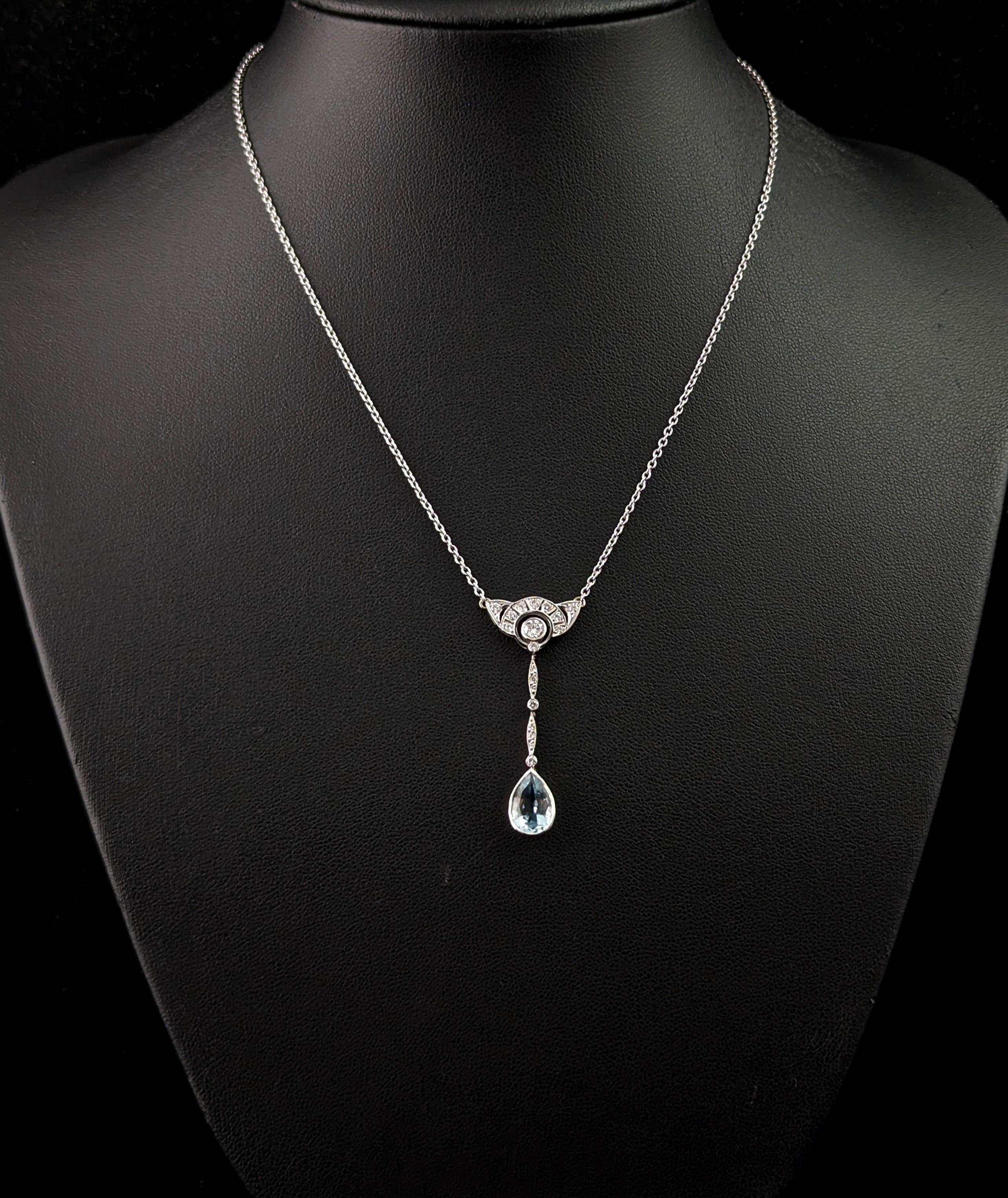 Vintage Diamond and Aquamarine pendant, 18k white gold For Sale 2