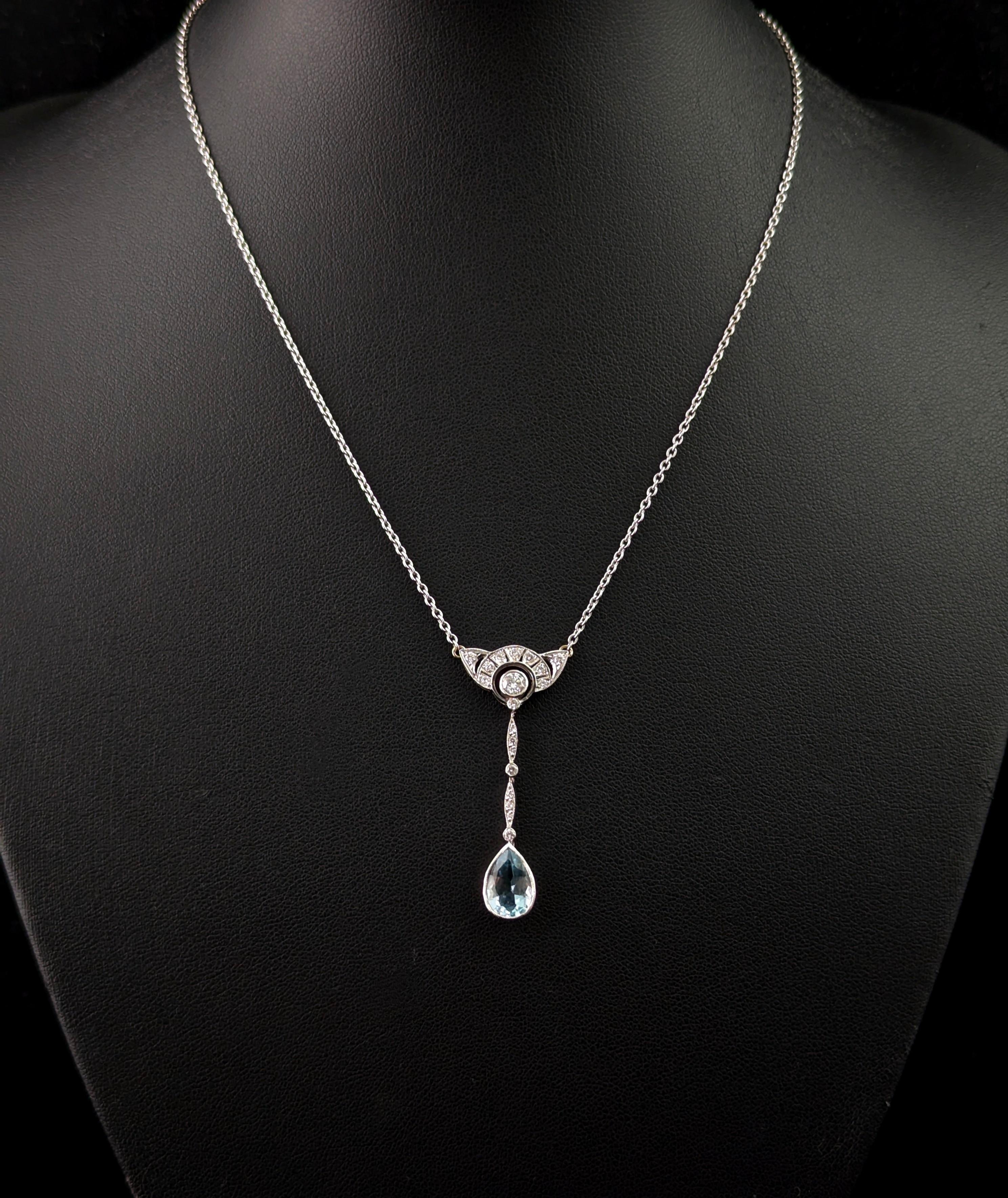 Vintage Diamond and Aquamarine pendant, 18k white gold For Sale 3