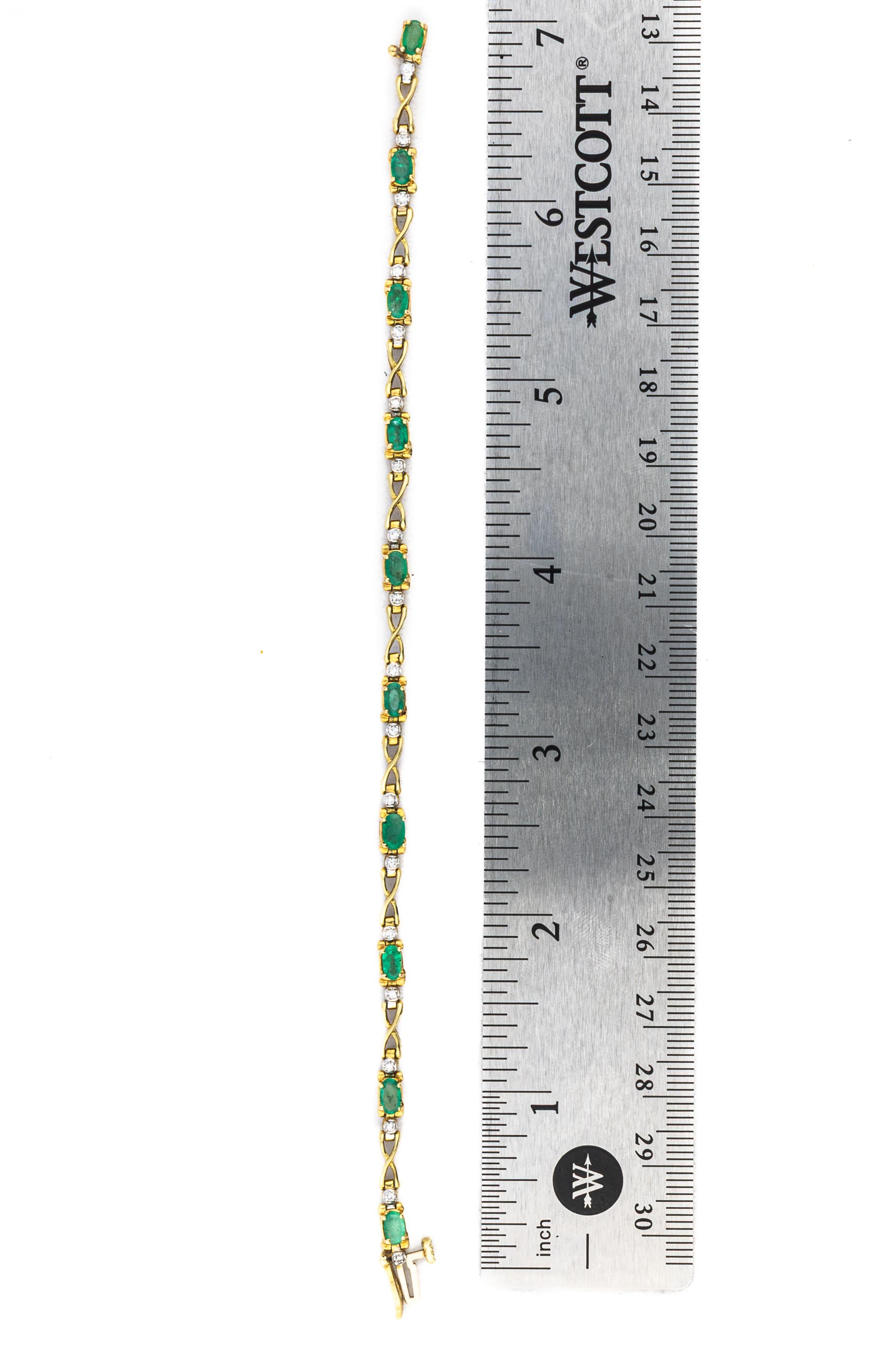 Taille ovale Bracelet vintage à maillons en diamants et émeraudes en vente