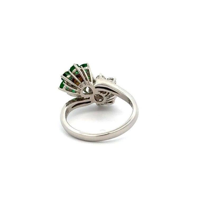 Vintage Diamond and Emerald Platinum Bypass Ring In Excellent Condition For Sale In Montreal, QC