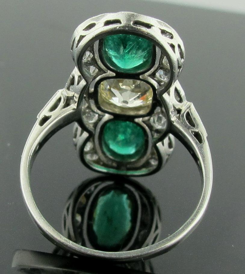 Art Nouveau Vintage Diamond and Emerald Ring Set in Platinum, circa 1910 For Sale