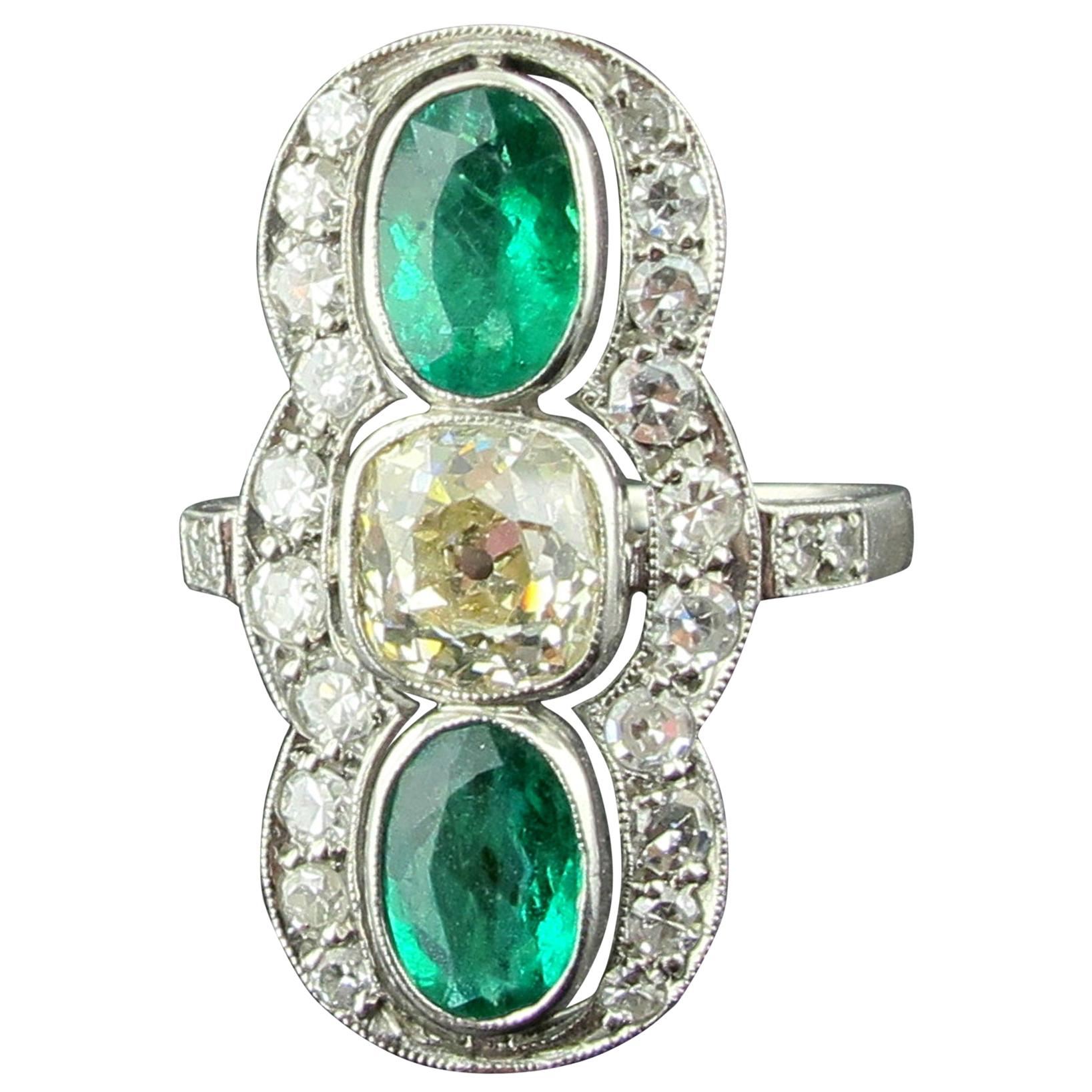 Vintage Diamond and Emerald Ring Set in Platinum, circa 1910 For Sale