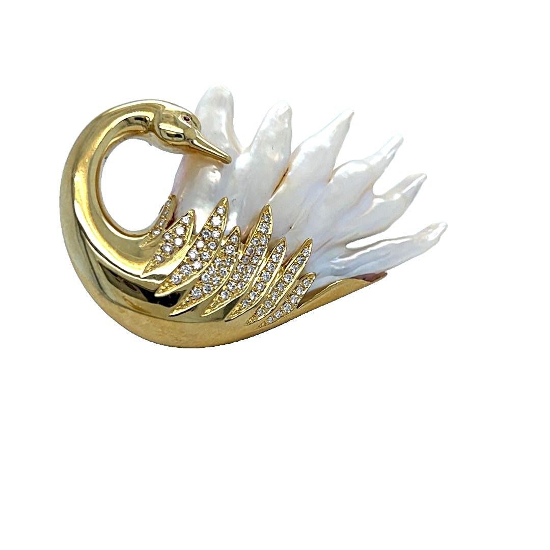 Vintage Diamond and Pearl 18k Yellow Gold Brooch Pin In Excellent Condition In Beverly Hills, CA