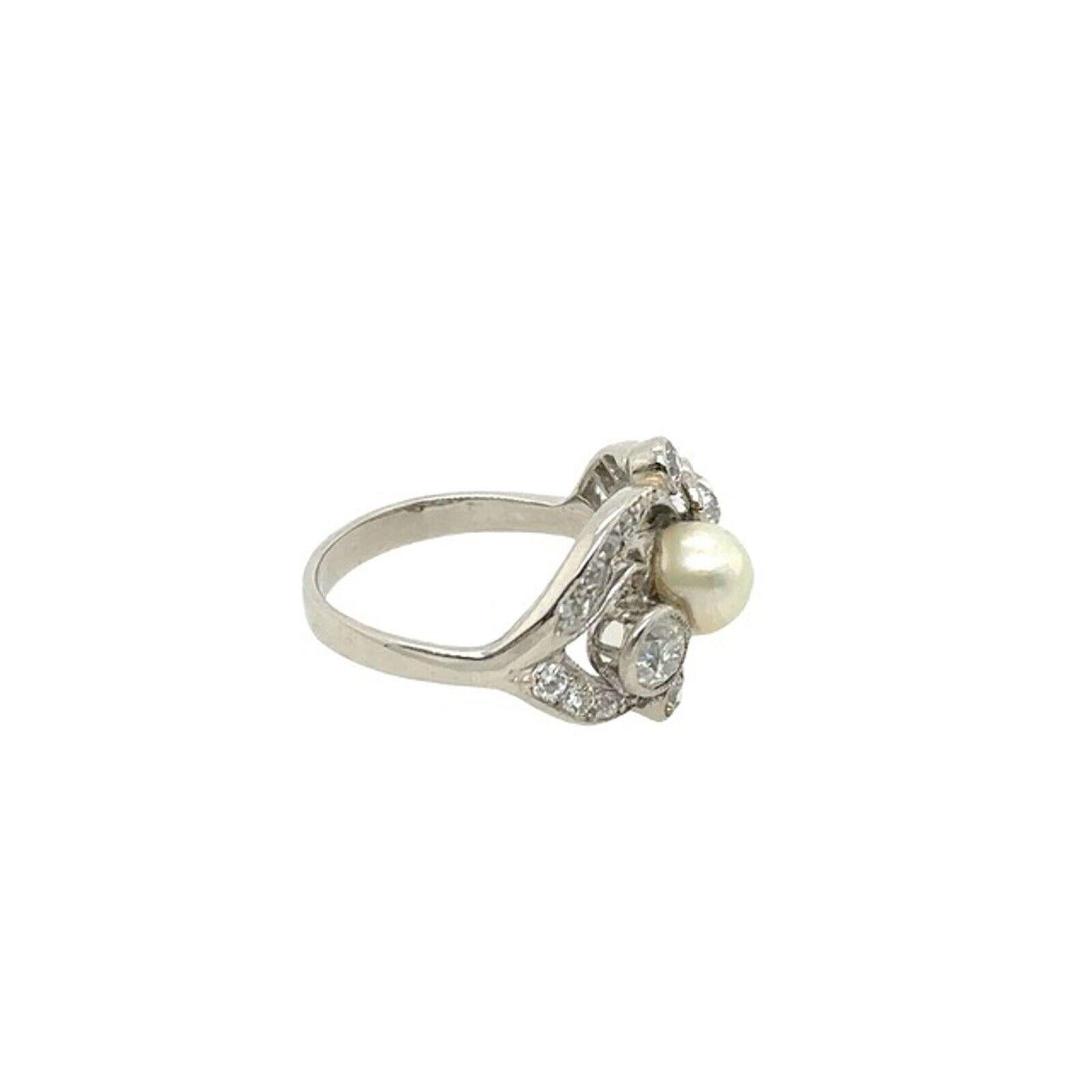Vintage Diamond and Pearl Ring Set in Platinum 0.90ct of Diamonds In Excellent Condition For Sale In London, GB