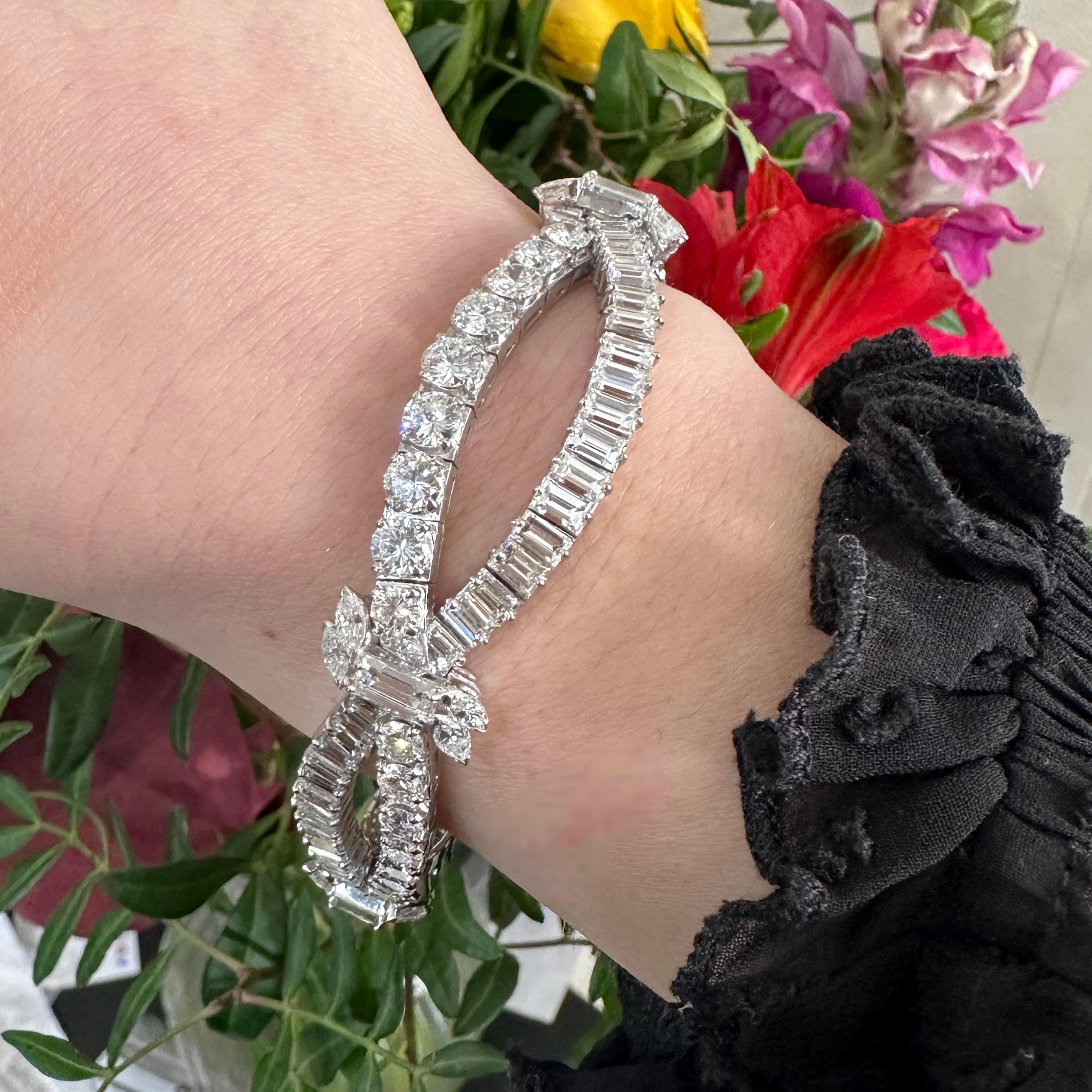 Vintage Diamond and Platinum Bracelet, circa 1960, 17.00 Carats In Good Condition For Sale In London, GB