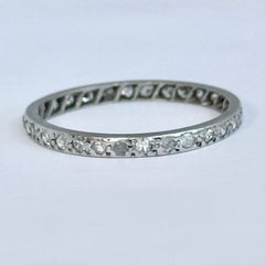 Anillo de eternidad vintage de diamantes y platino