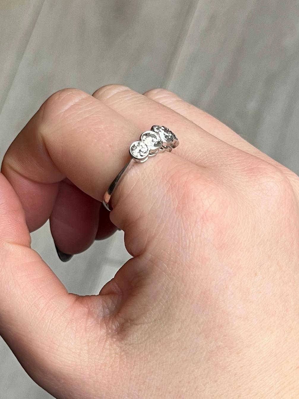 Five glistening diamonds sit fabulously encased in simple platinum settings. The diamond total is 1.5pts. 

Ring Size: Q or 8 
Height Off Finger: 5

Weight: 3.9g