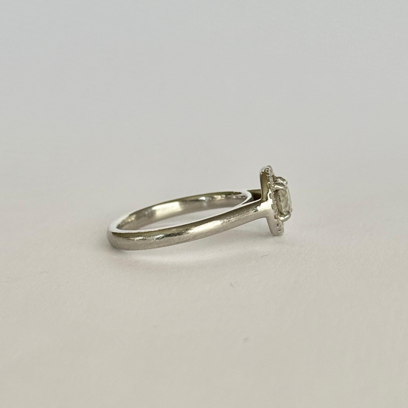 Vintage Diamond and Platinum Halo Solitaire Ring Damen im Angebot