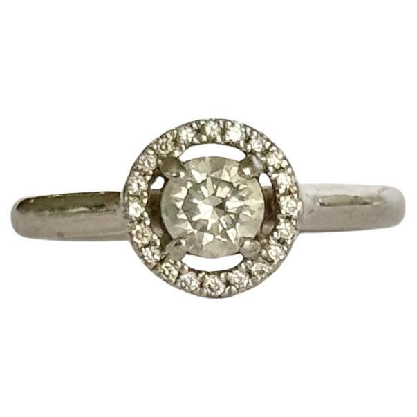 Vintage Diamond and Platinum Halo Solitaire Ring im Angebot