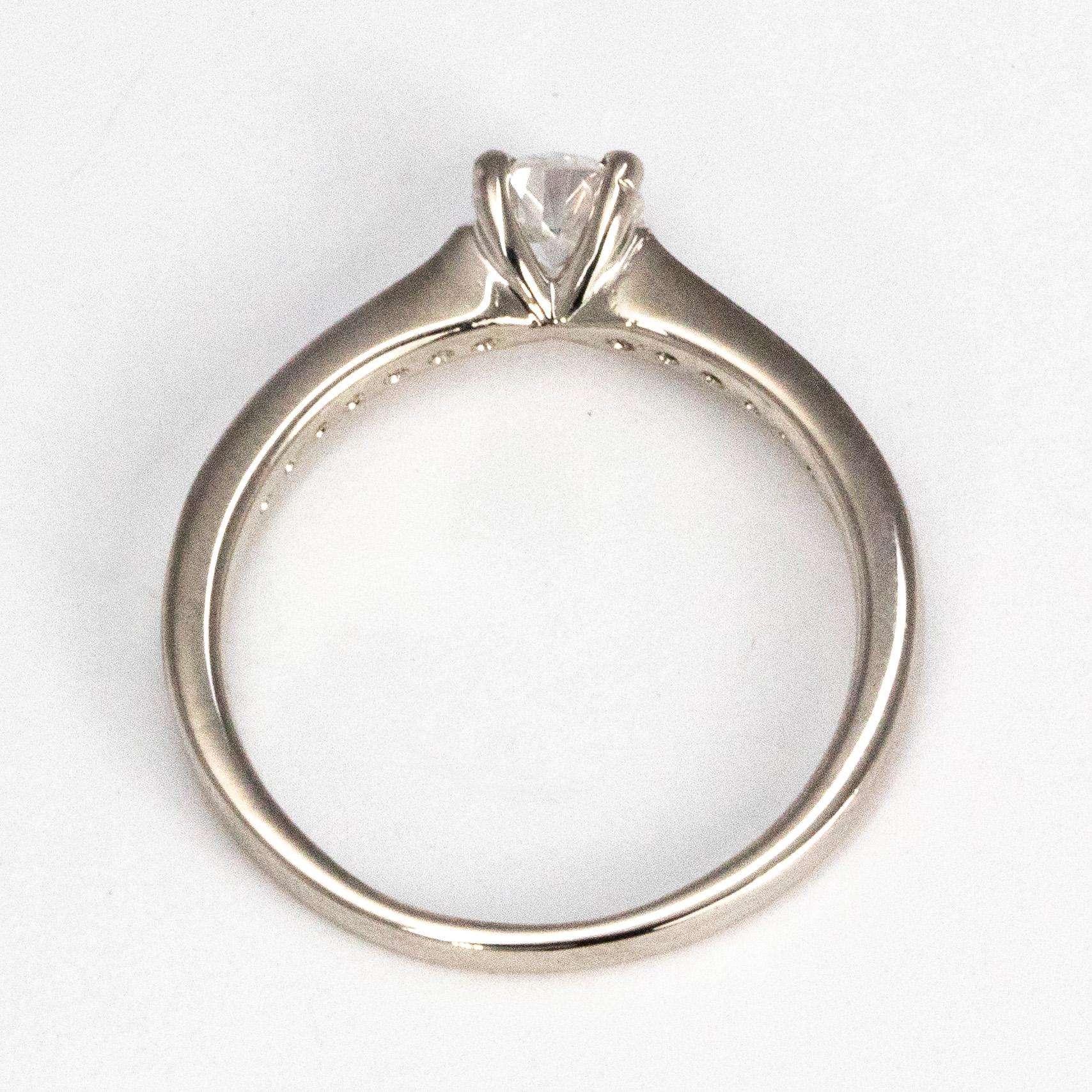 Solitär-Ring aus Platin mit Diamant im Zustand „Hervorragend“ im Angebot in Chipping Campden, GB