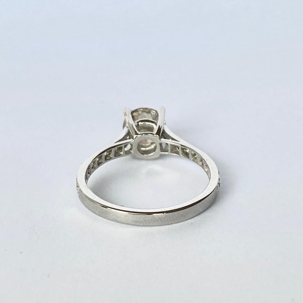 Solitär-Ring aus Platin mit Diamanten und Platin im Zustand „Hervorragend“ im Angebot in Chipping Campden, GB
