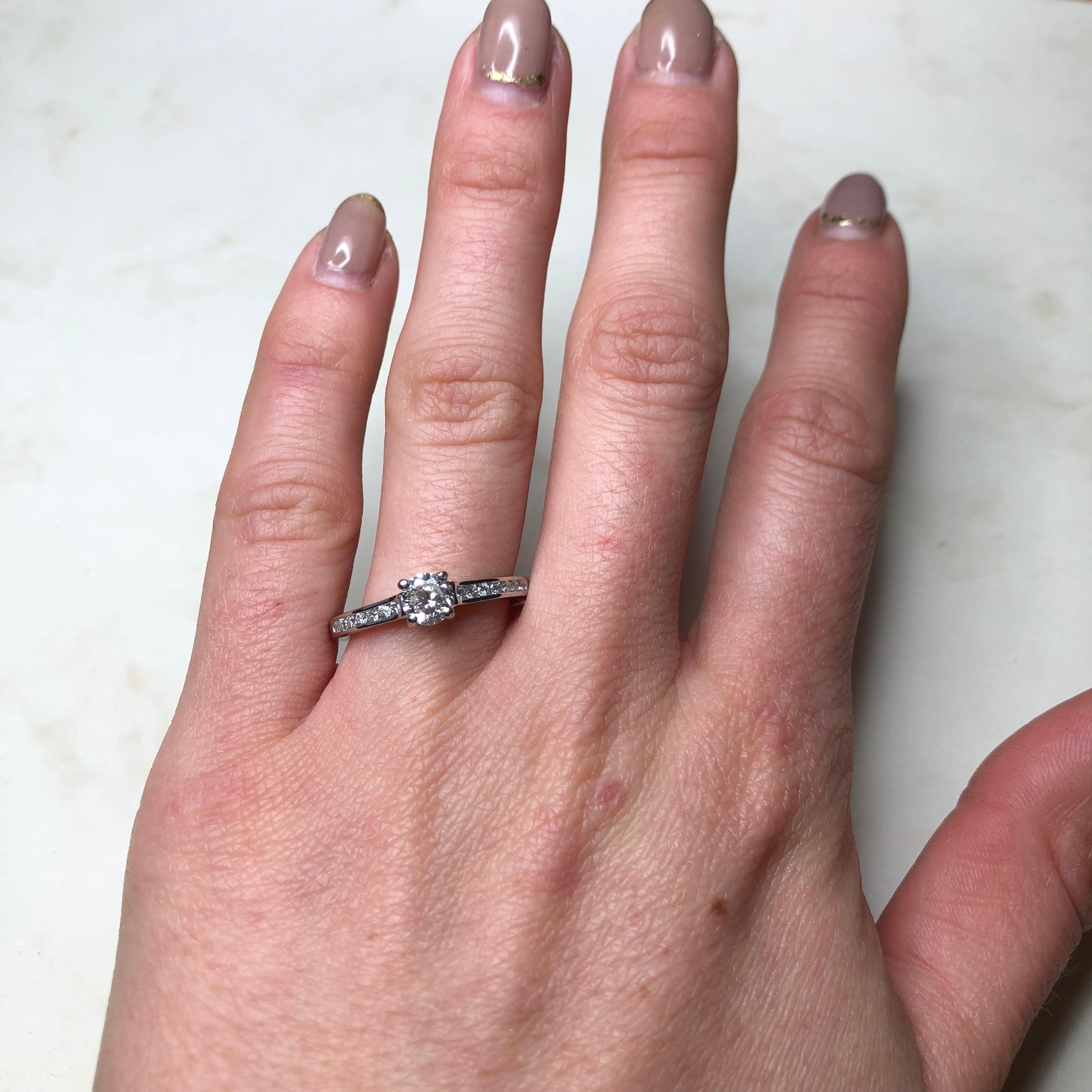 Solitär-Ring aus Platin mit Diamant für Damen oder Herren im Angebot