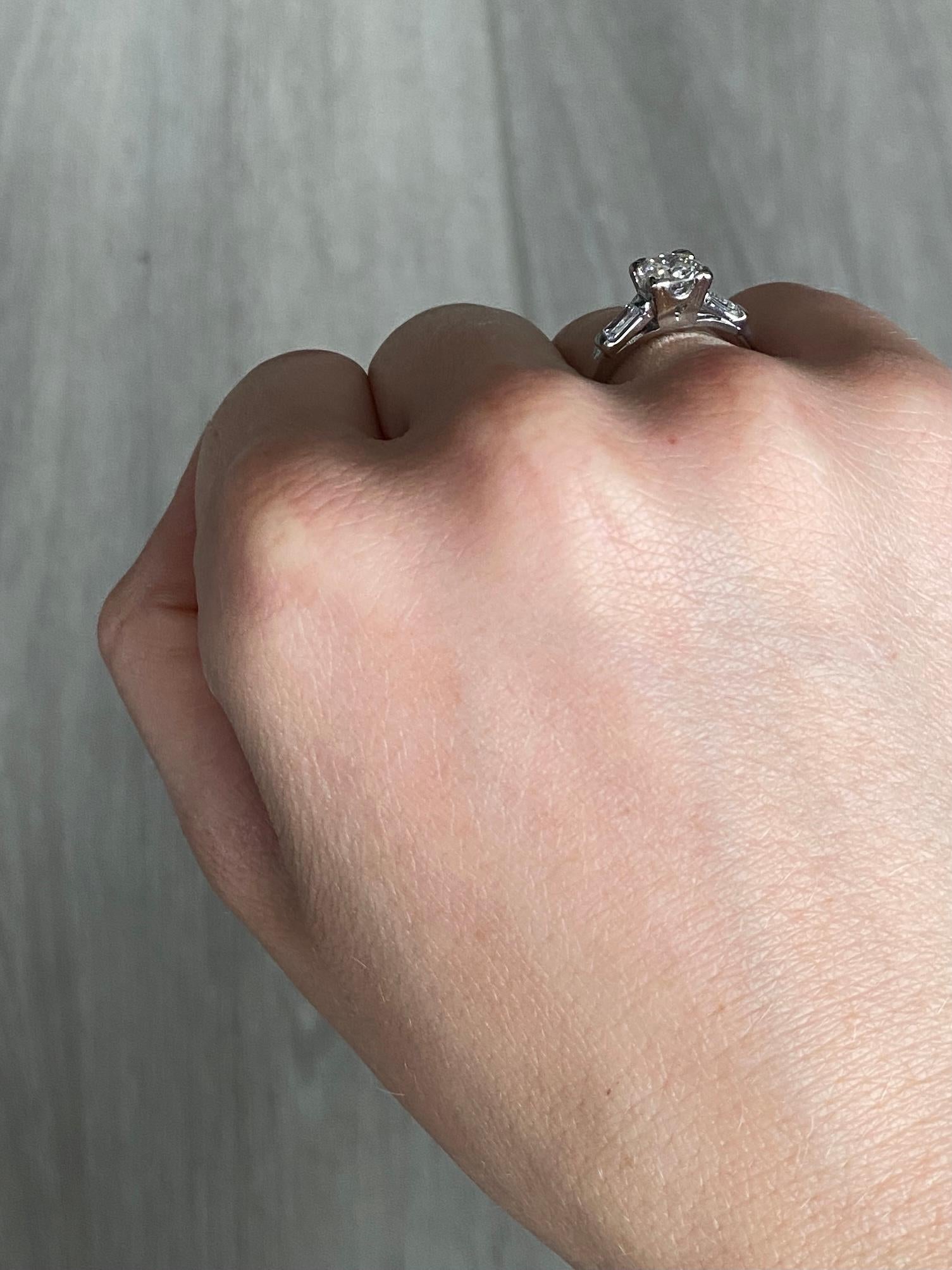 Solitär-Ring aus Diamant und Platin Damen im Angebot