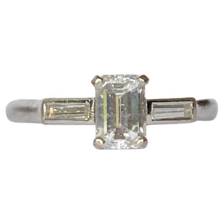 Solitär-Ring aus Diamant und Platin