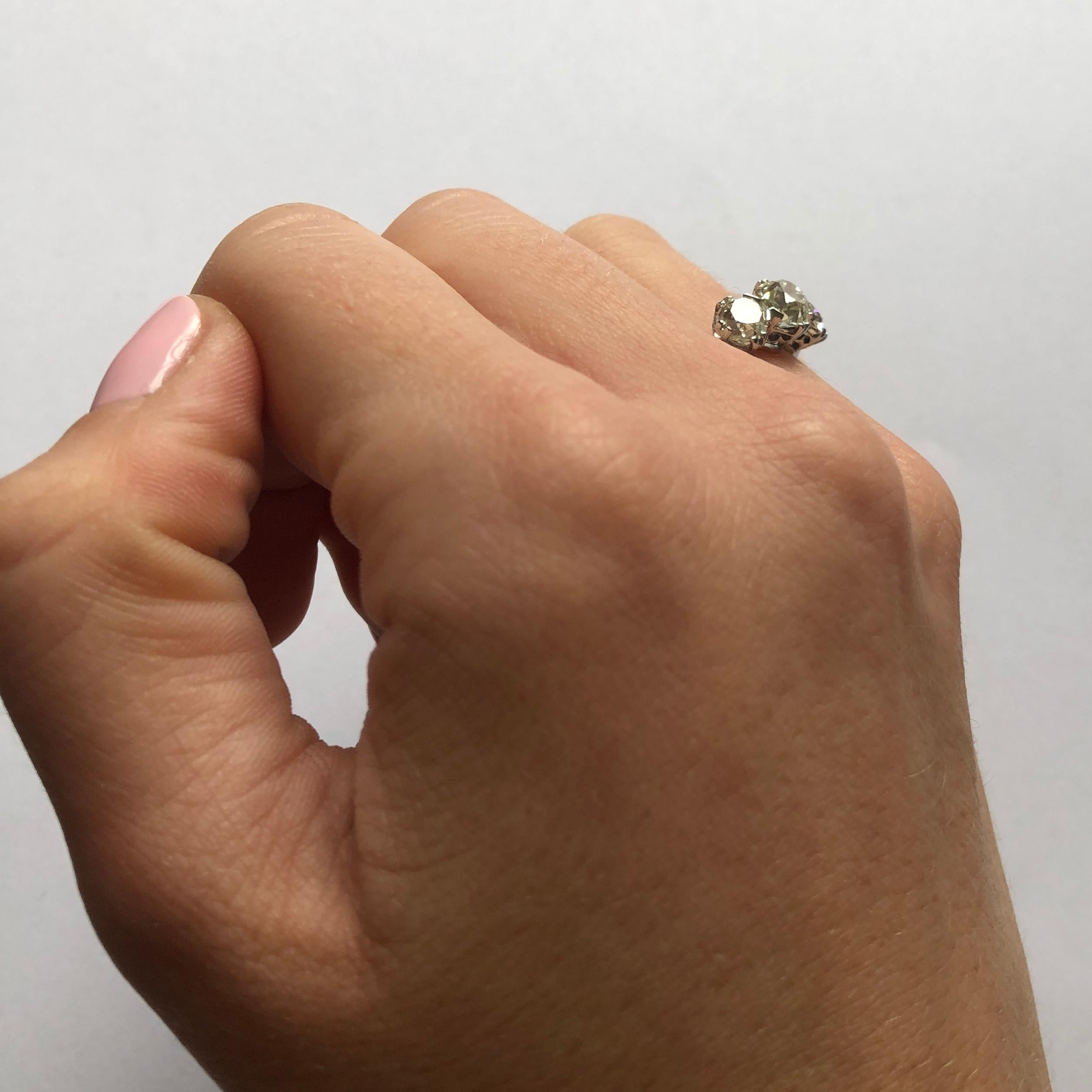 De las mujeres Anillo vintage de diamantes y platino de tres piedras en venta