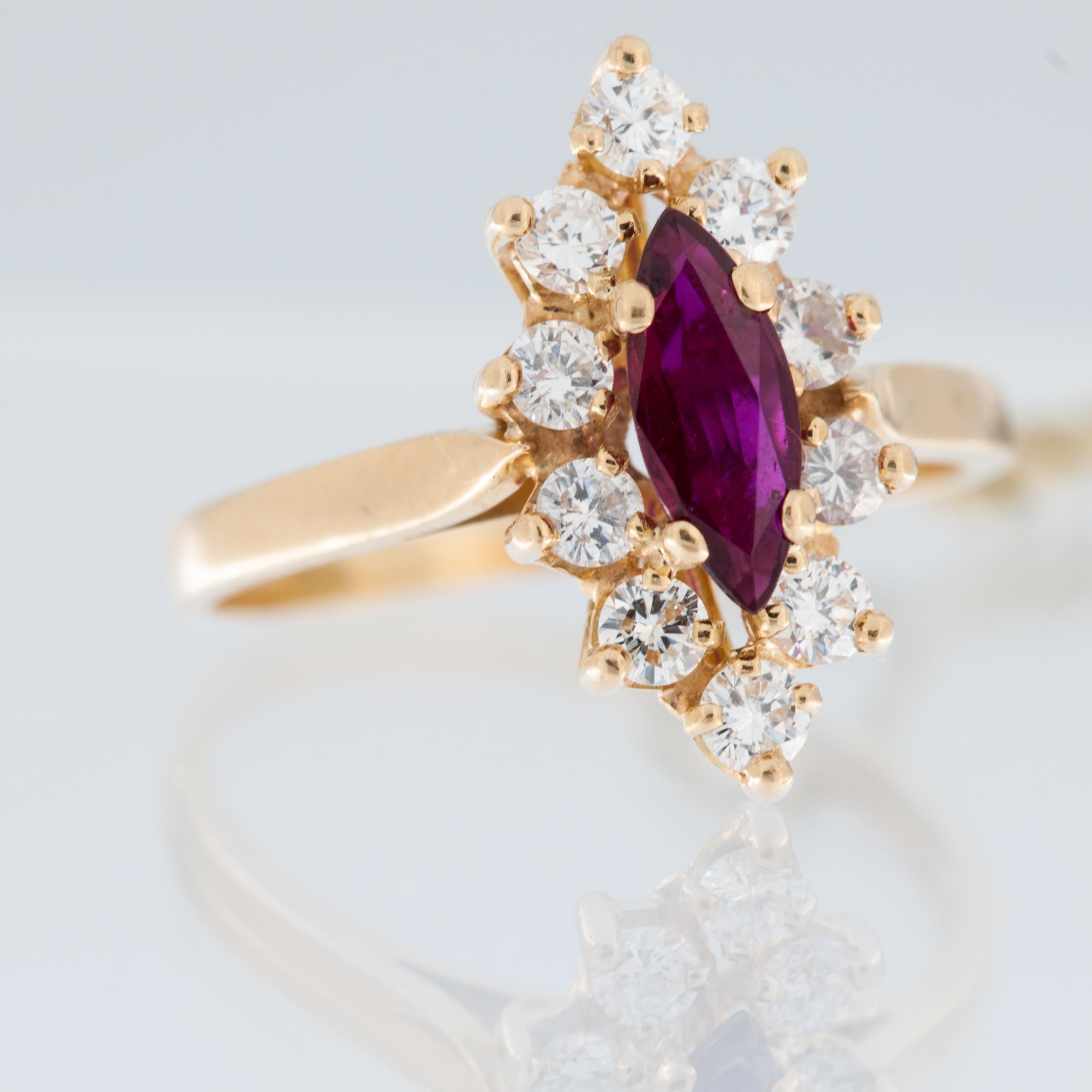 Vintage Diamond and Ruby 18 karat Yellow Gold Ring In Good Condition For Sale In Esch-Sur-Alzette, LU