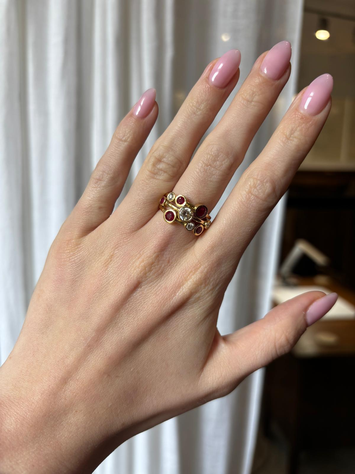 Vintage Diamond and Ruby Bubble Ring in 18k Yellow Gold For Sale 4