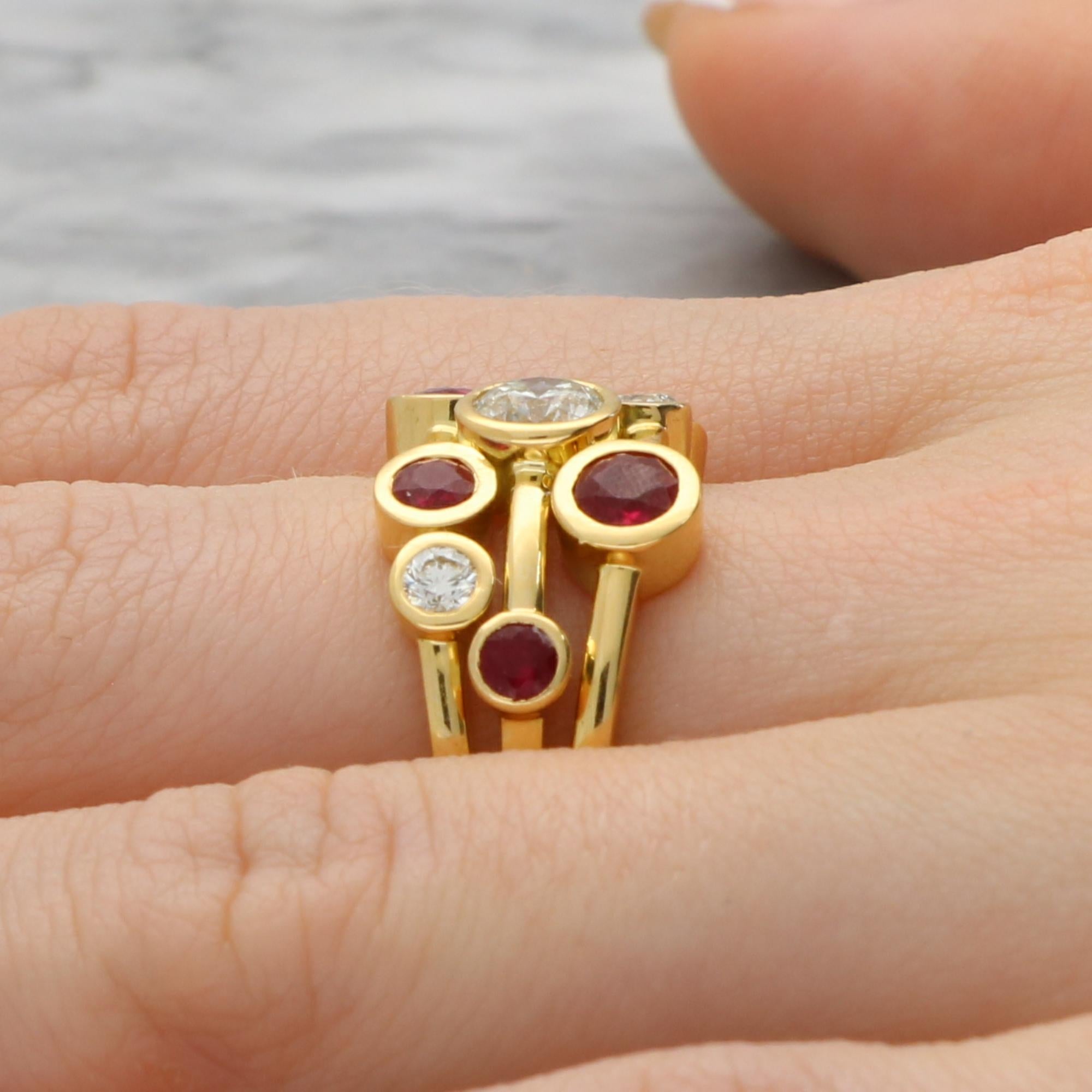 Women's or Men's Vintage Diamond and Ruby Bubble Ring in 18k Yellow Gold For Sale
