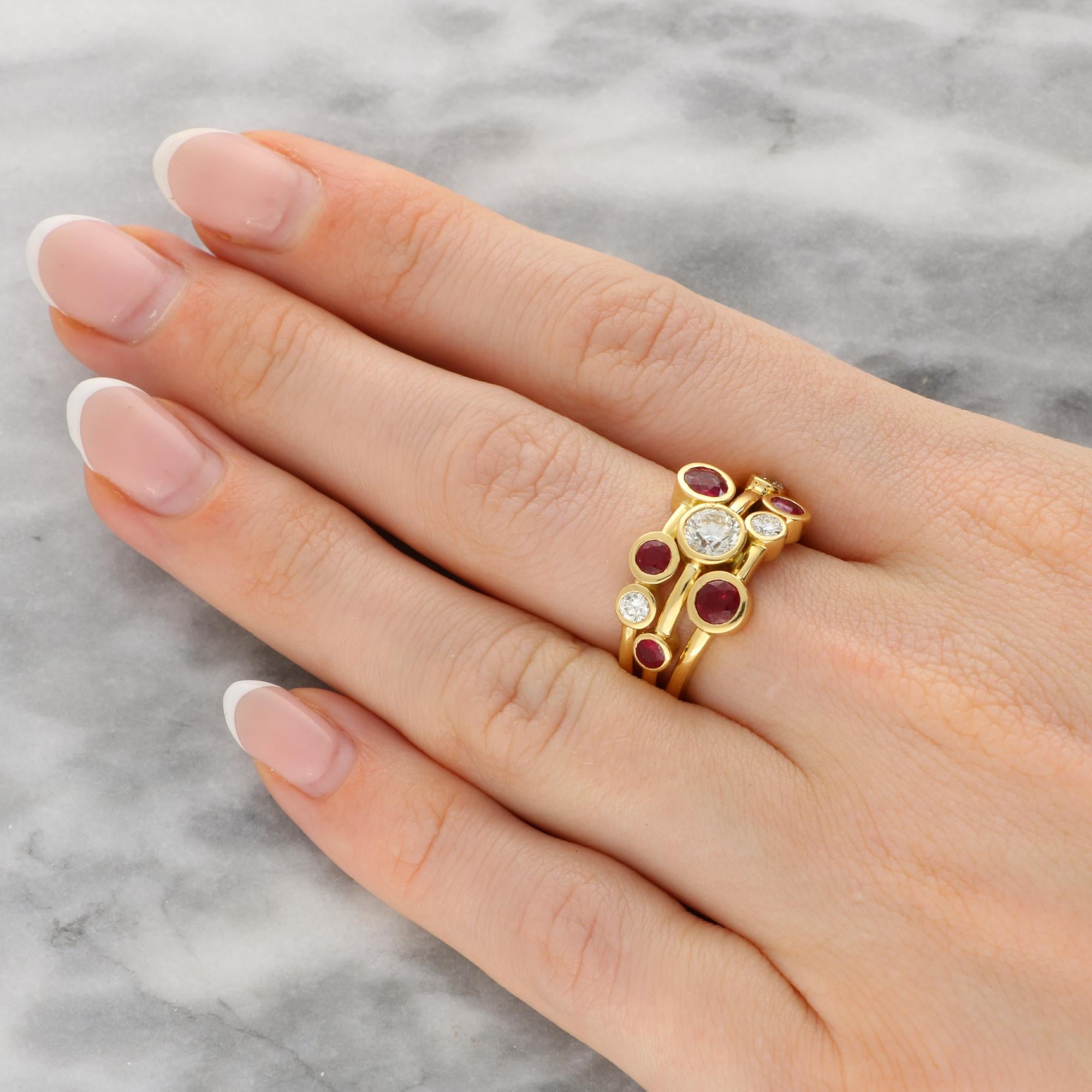 Vintage Diamond and Ruby Bubble Ring in 18k Yellow Gold For Sale 2