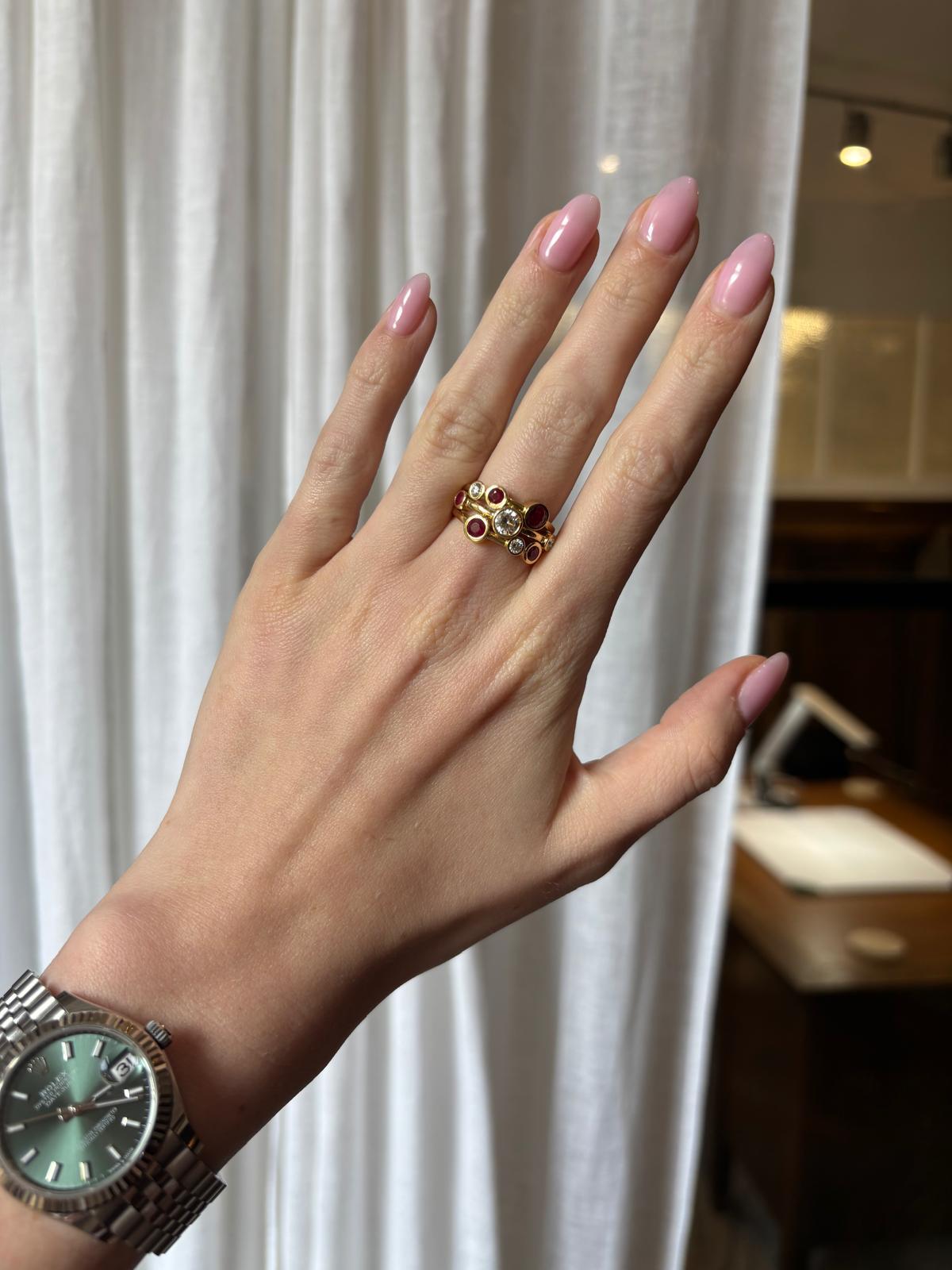 Vintage Diamond and Ruby Bubble Ring in 18k Yellow Gold For Sale 3