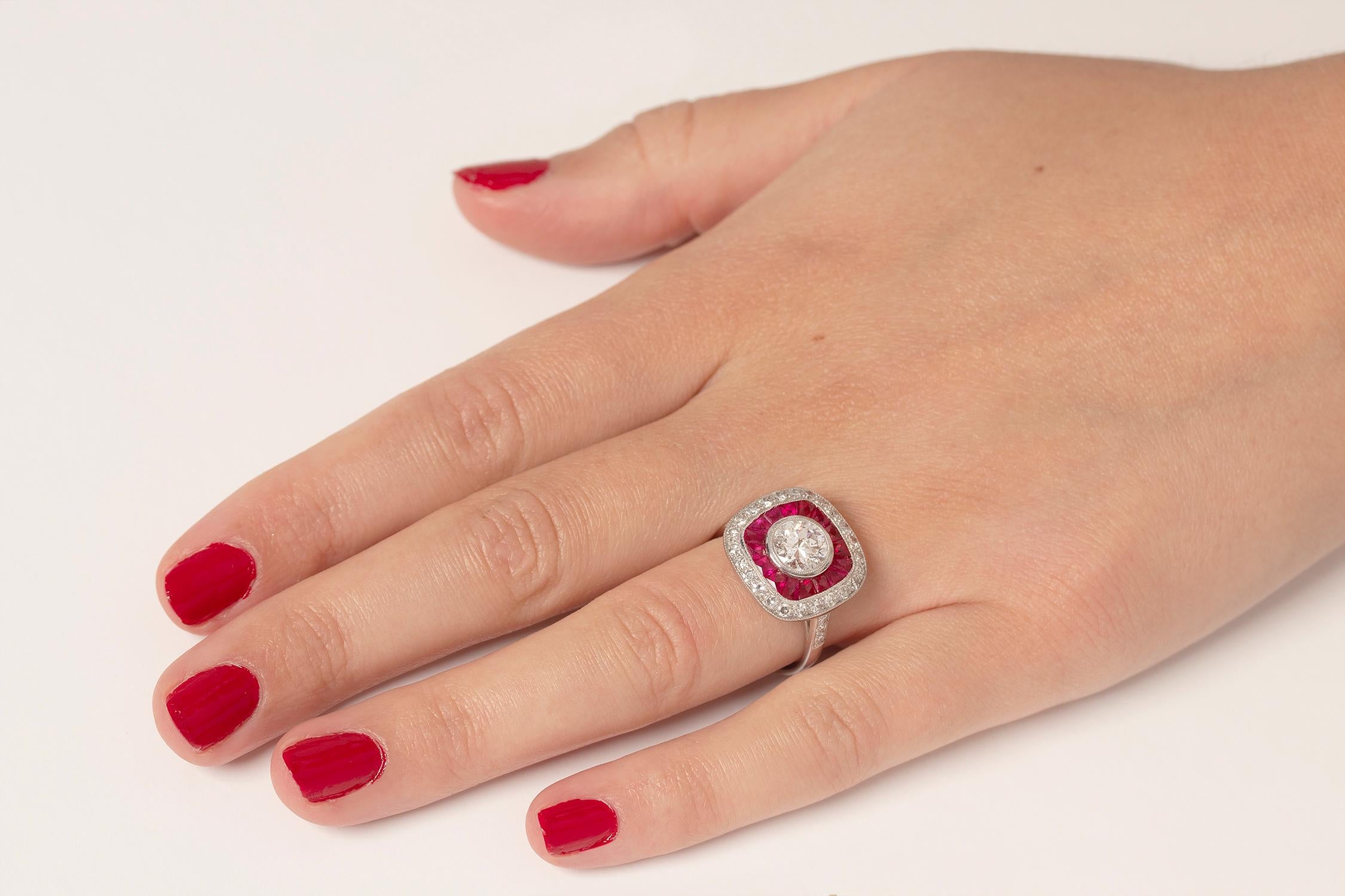 Vintage Diamond and Ruby Cluster Ring, circa 1950s In Good Condition For Sale In London, GB
