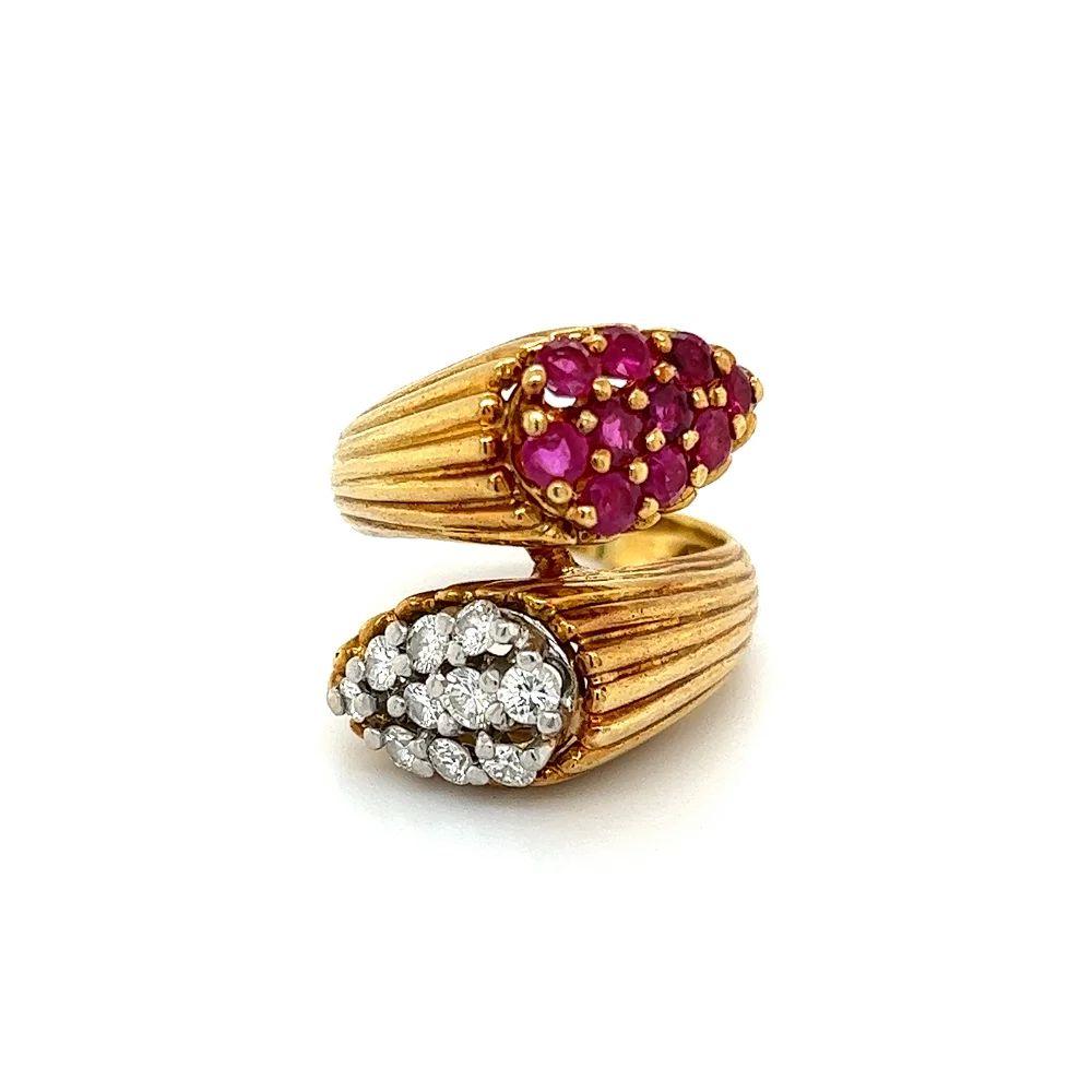 Vintage Diamond and Ruby Fluted Gold Moi et Toi Bypass Retro Ring  In Excellent Condition For Sale In Montreal, QC