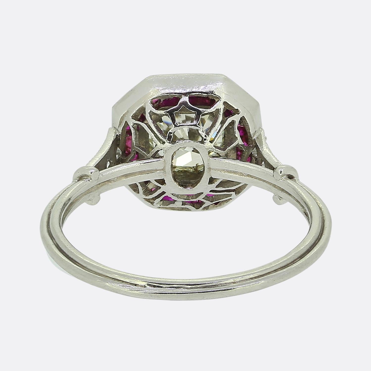 Vintage Diamond and Ruby Target Ring In Good Condition For Sale In London, GB