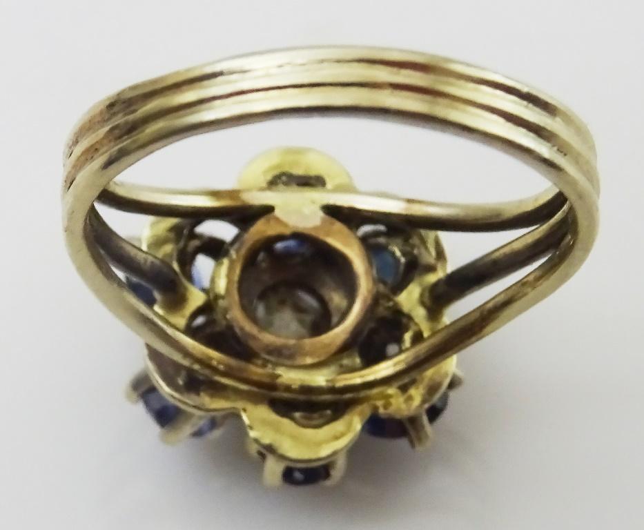 Retro Vintage Diamond and Sapphire 14 karat White Gold Ring For Sale