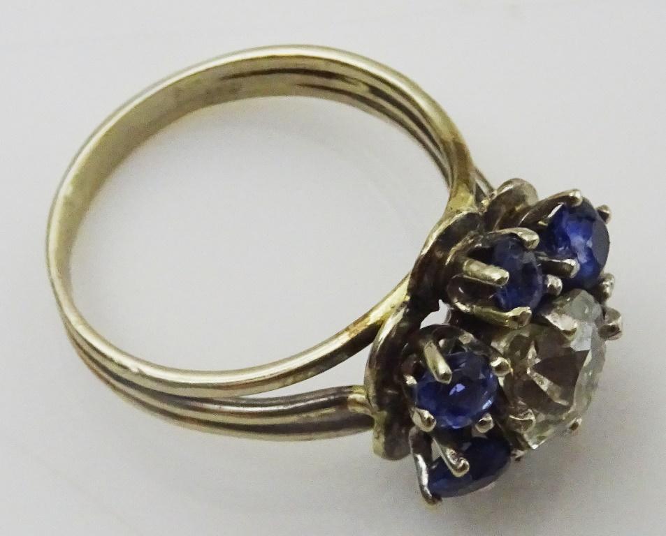 Round Cut Vintage Diamond and Sapphire 14 karat White Gold Ring For Sale