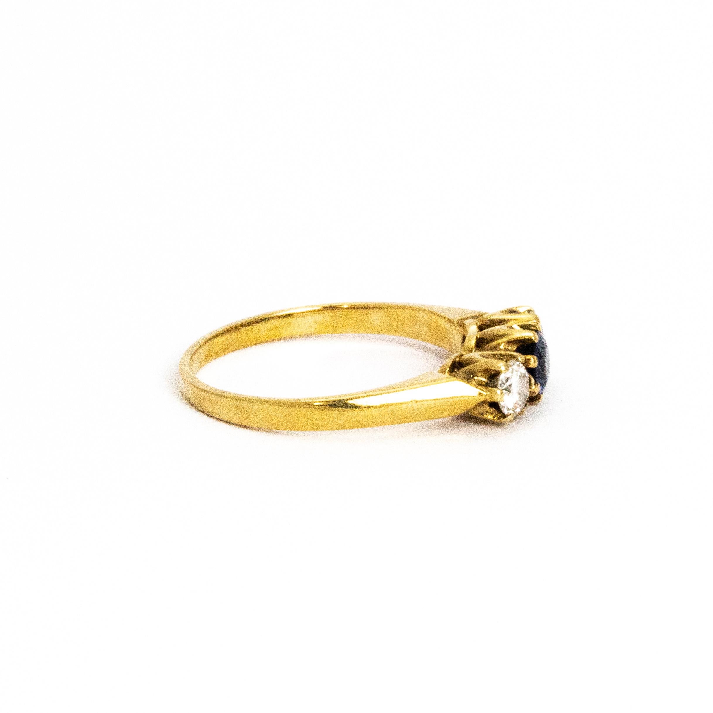 9 carat gold sapphire ring