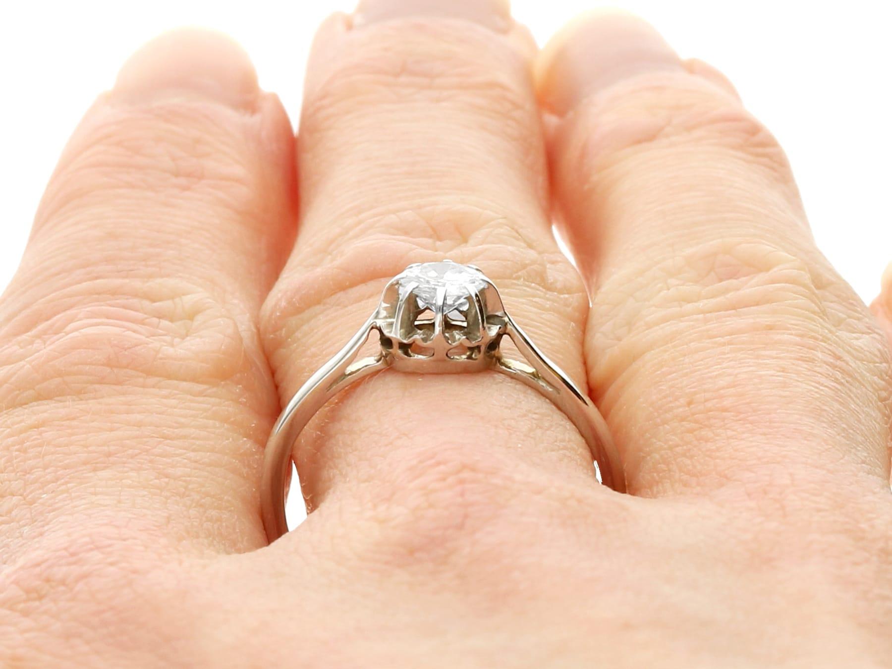 Anillo de compromiso solitario vintage de diamantes y oro blanco en venta 4