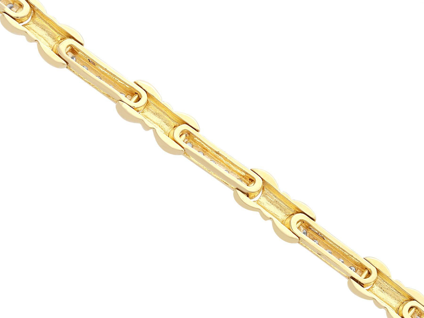Vintage Diamond and 18k Yellow Gold Bracelet In Excellent Condition For Sale In Jesmond, Newcastle Upon Tyne