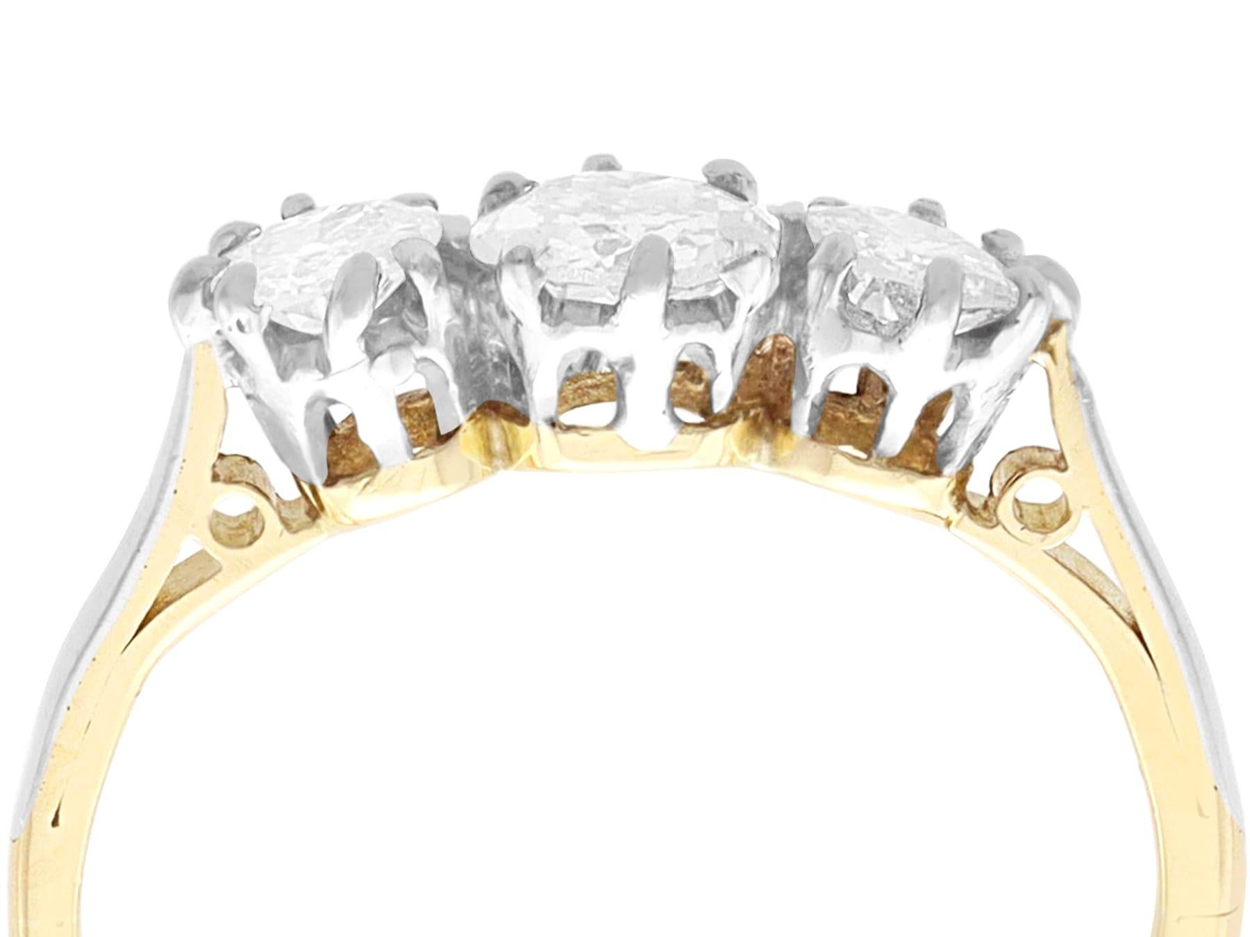 Ein atemberaubender, feiner und beeindruckender Trilogie-Ring aus 0,69 Karat Diamanten, 18 Karat Gelbgold und Platin; Teil unserer vielfältigen Diamantschmuck-Kollektionen.

Dieser atemberaubende Diamantring mit drei Steinen ist aus 18 Karat