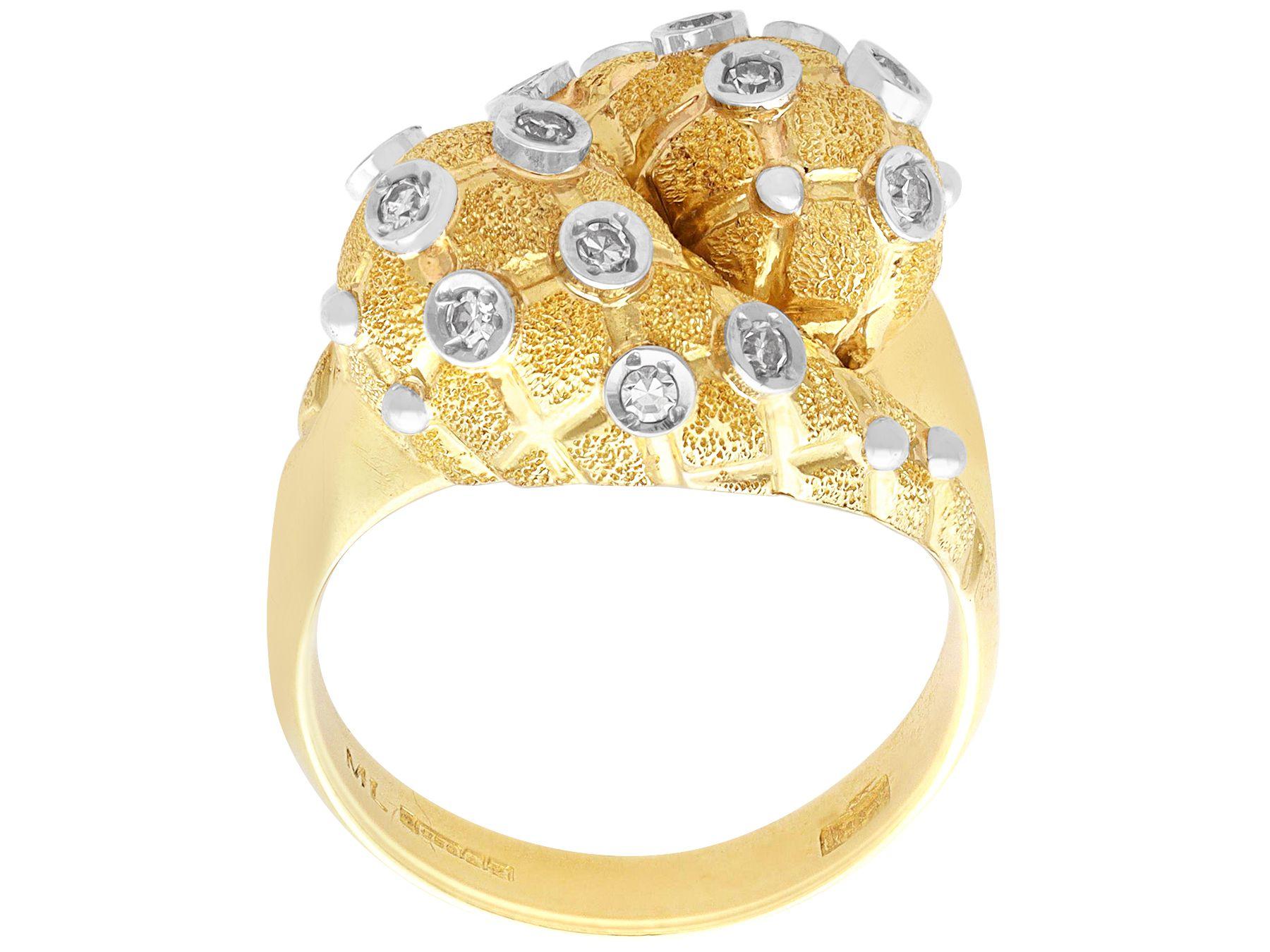 Anello Twist d'epoca con diamanti e oro giallo di Elisabetta II in vendita 1