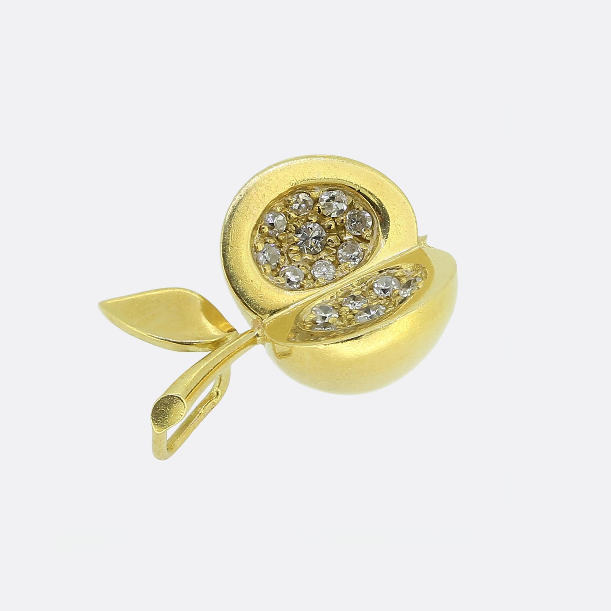 Ciondolo a forma di mela con diamante vintage In condizioni buone in vendita a London, GB