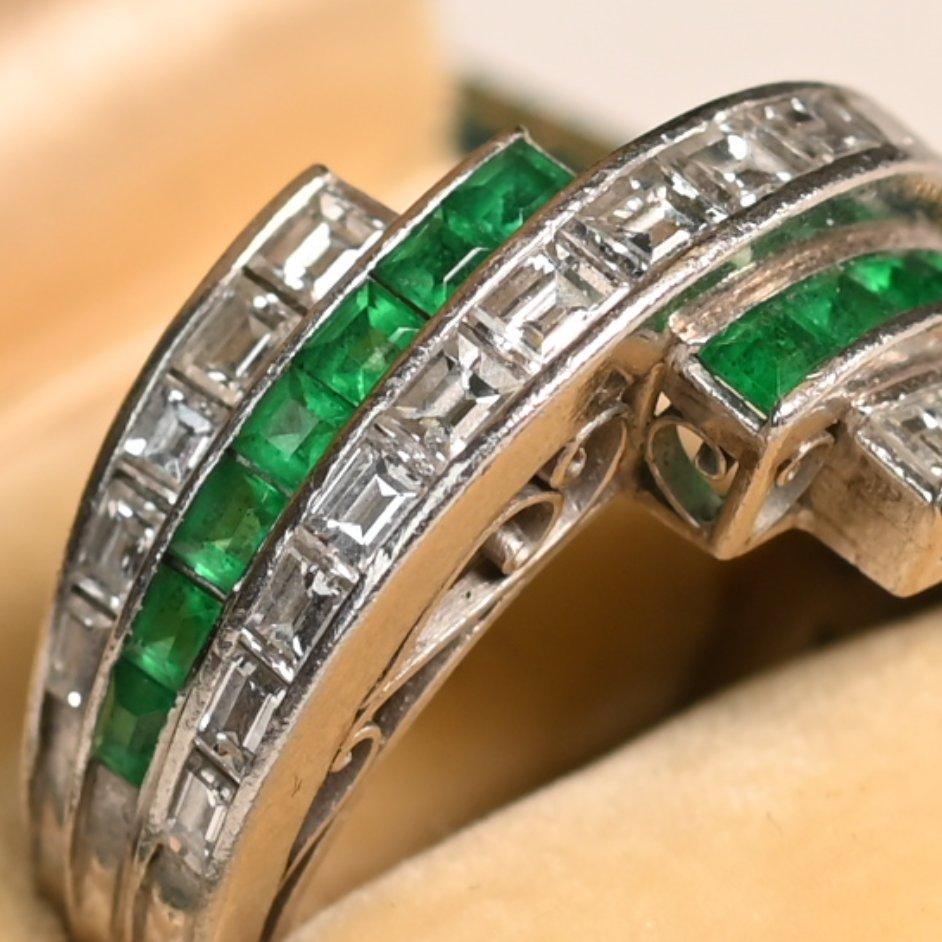 Anello con diamante vintage (circa 1,20 carati) e smeraldo naturale (circa 0,50 carati) In condizioni ottime in vendita a New York, NY