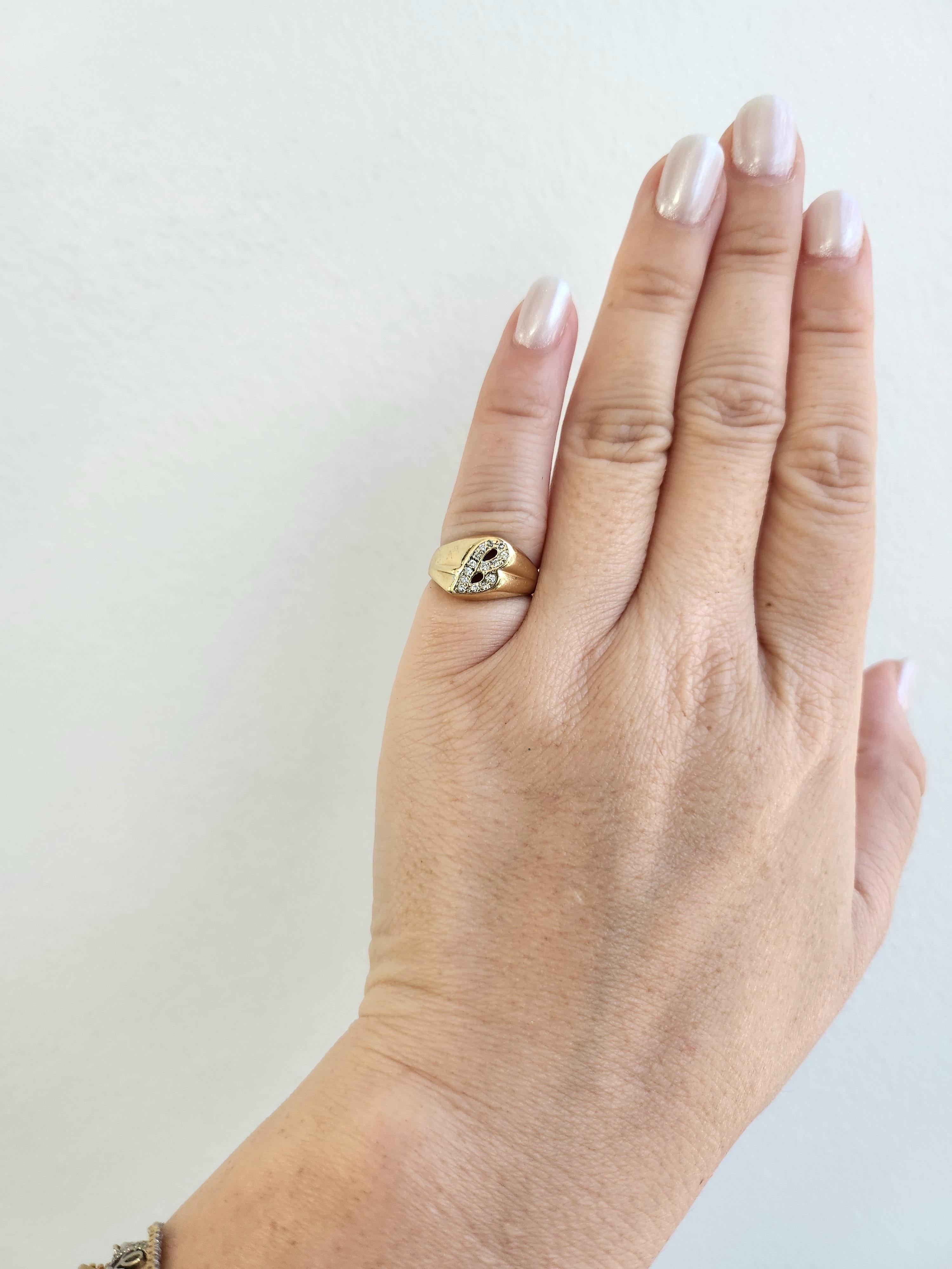 Taille brillant Vintage Diamond B Script Initial Ring 14K Yellow Gold en vente