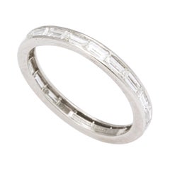 Memoryring aus Platin mit Diamant-Baguette und Baguettemuster