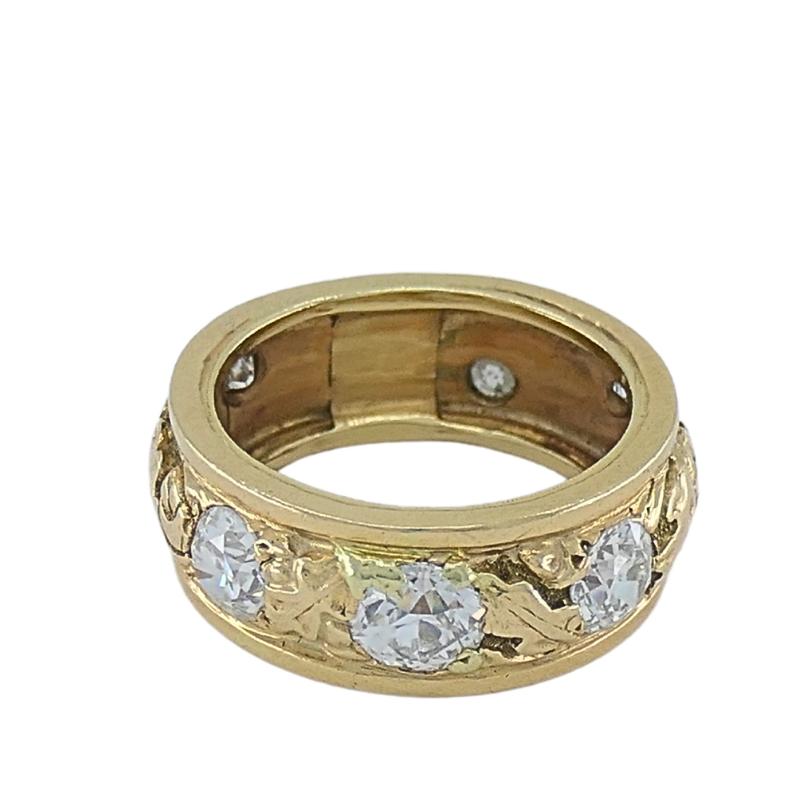 Vintage Diamond Band 14k Gold Leaf Motif Ring In Good Condition For Sale In Beverly Hills, CA